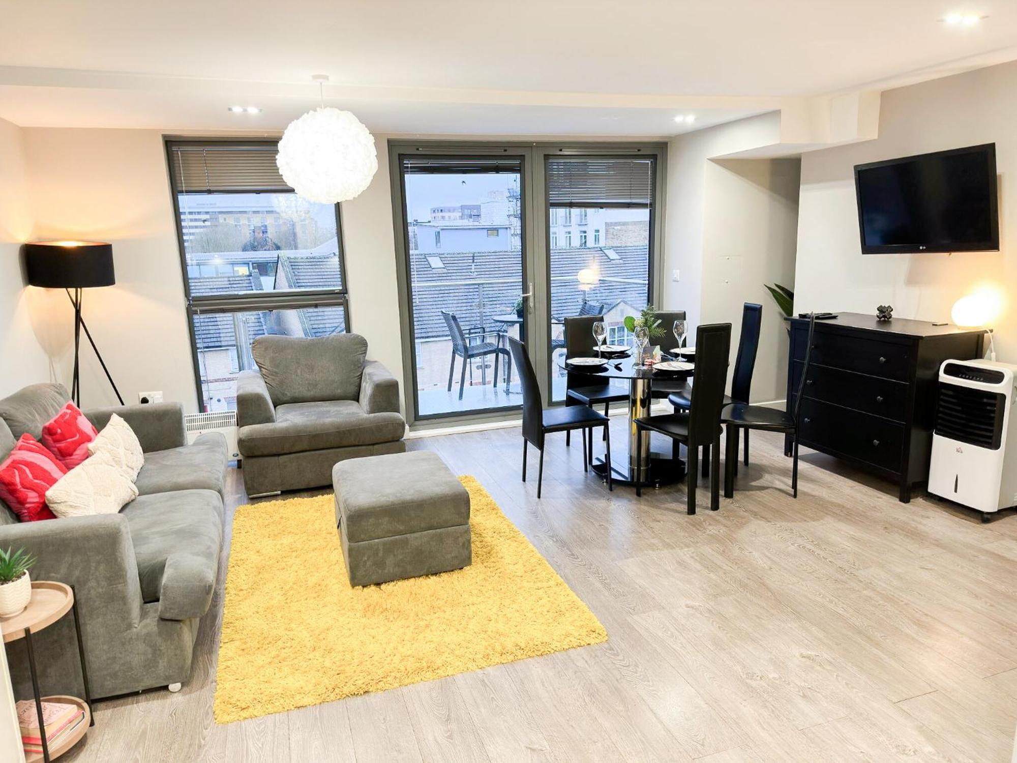Contemporary With Private Terraces In Shoreditch, Hoxton, Islington Apartment London