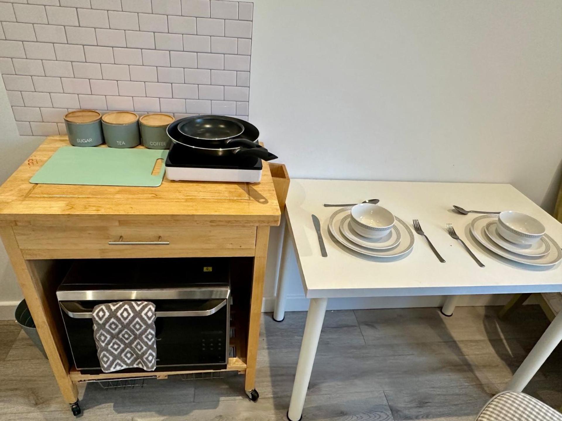 Spacious En-suite Private Bath And Kitchen Studio Flat Canary Wharf No 3 Londen