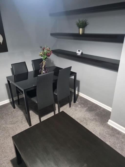 Comfy 1st Floor Flat, Sleeps 4 Apartment London