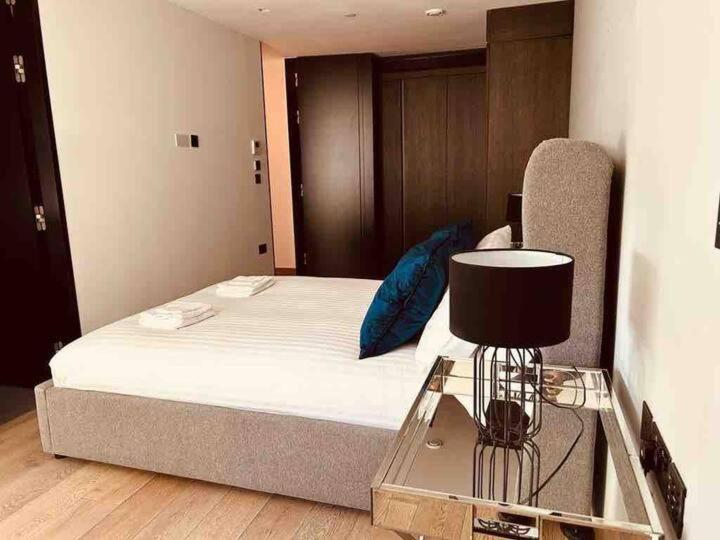 3 Bed 2 Bath Penthouse Hoxton Square With Terrace *