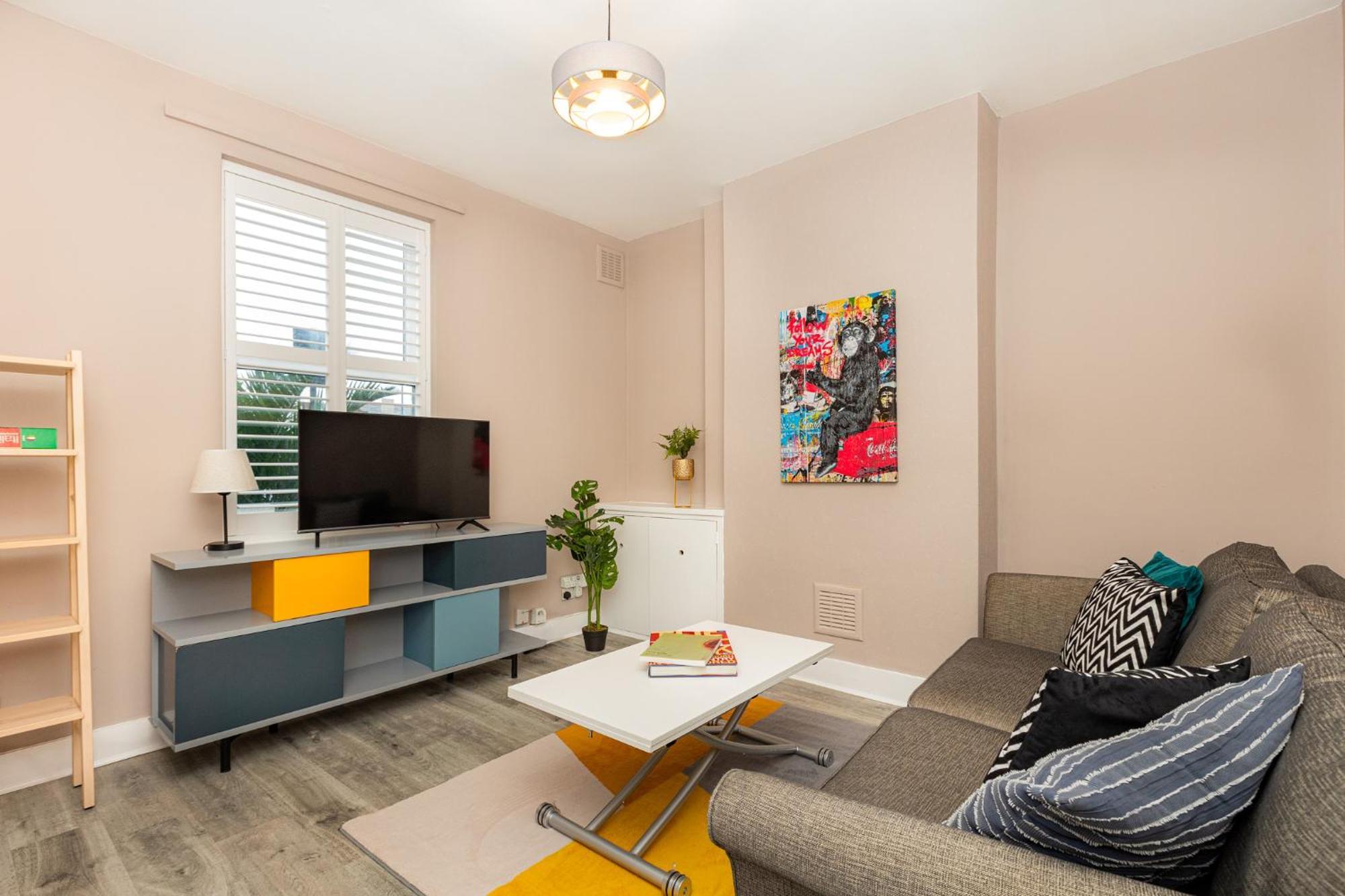 Holiday home Renovated 3br Wgarden In Stratford, 1min To Train