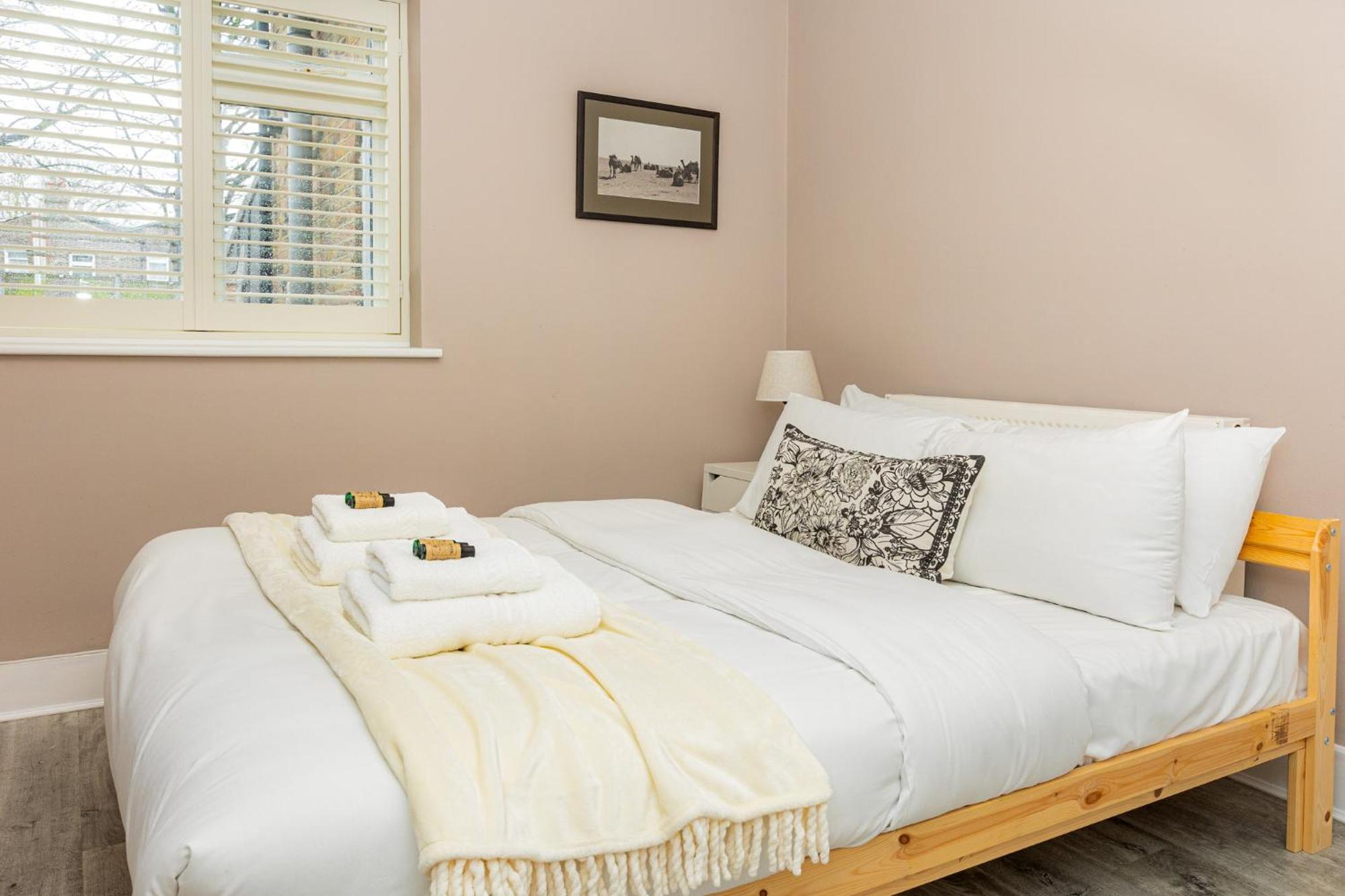 Renovated 3br Wgarden In Stratford, 1min To Train Holiday home *
