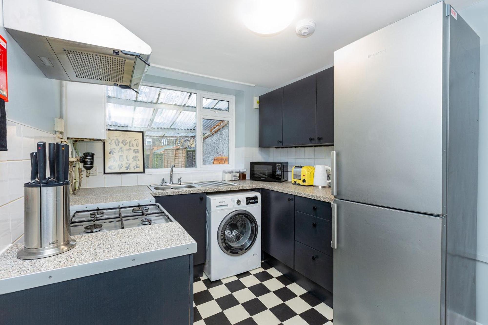 Renovated 3br Wgarden In Stratford, 1min To Train Holiday home *