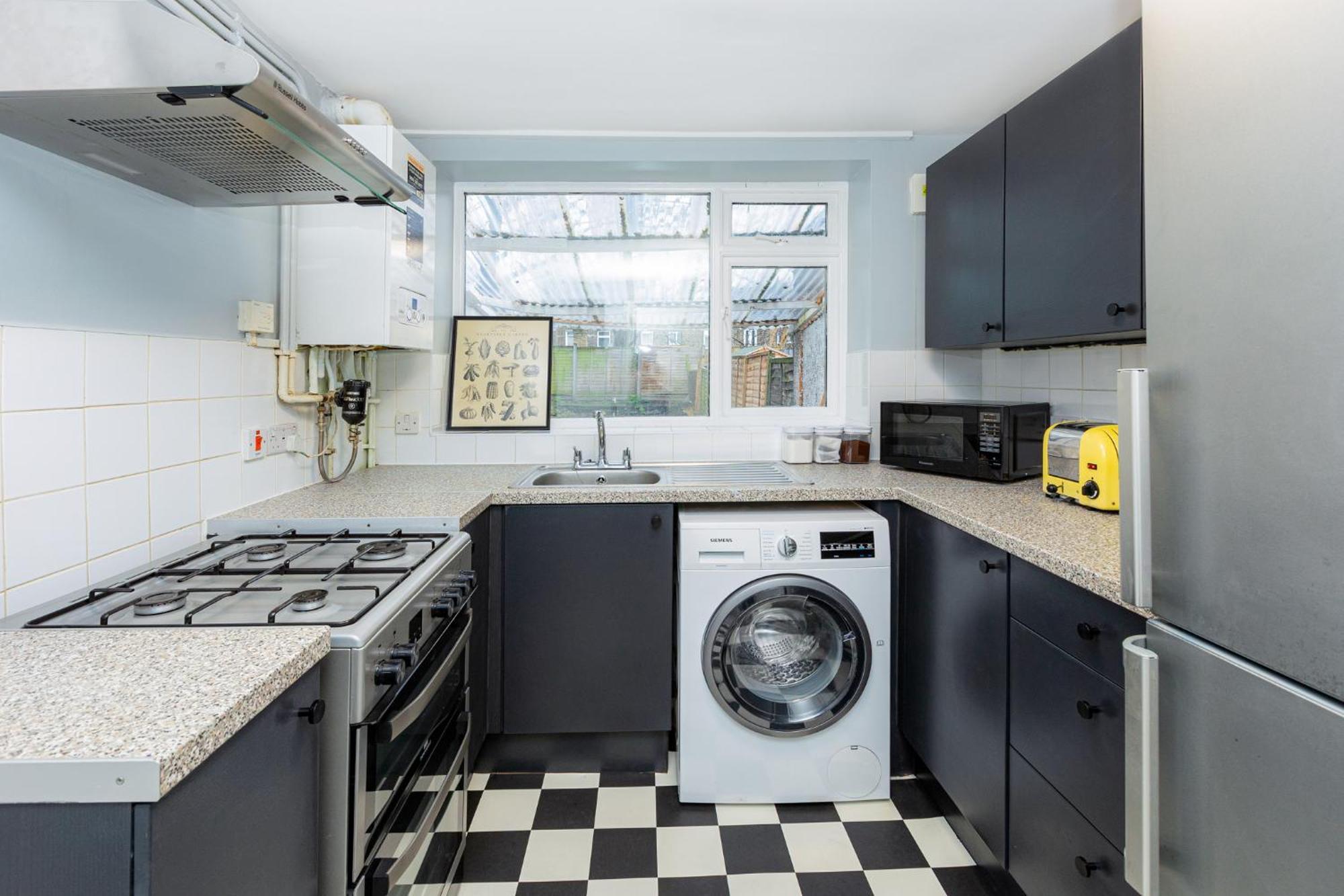 Renovated 3br Wgarden In Stratford, 1min To Train Holiday home London