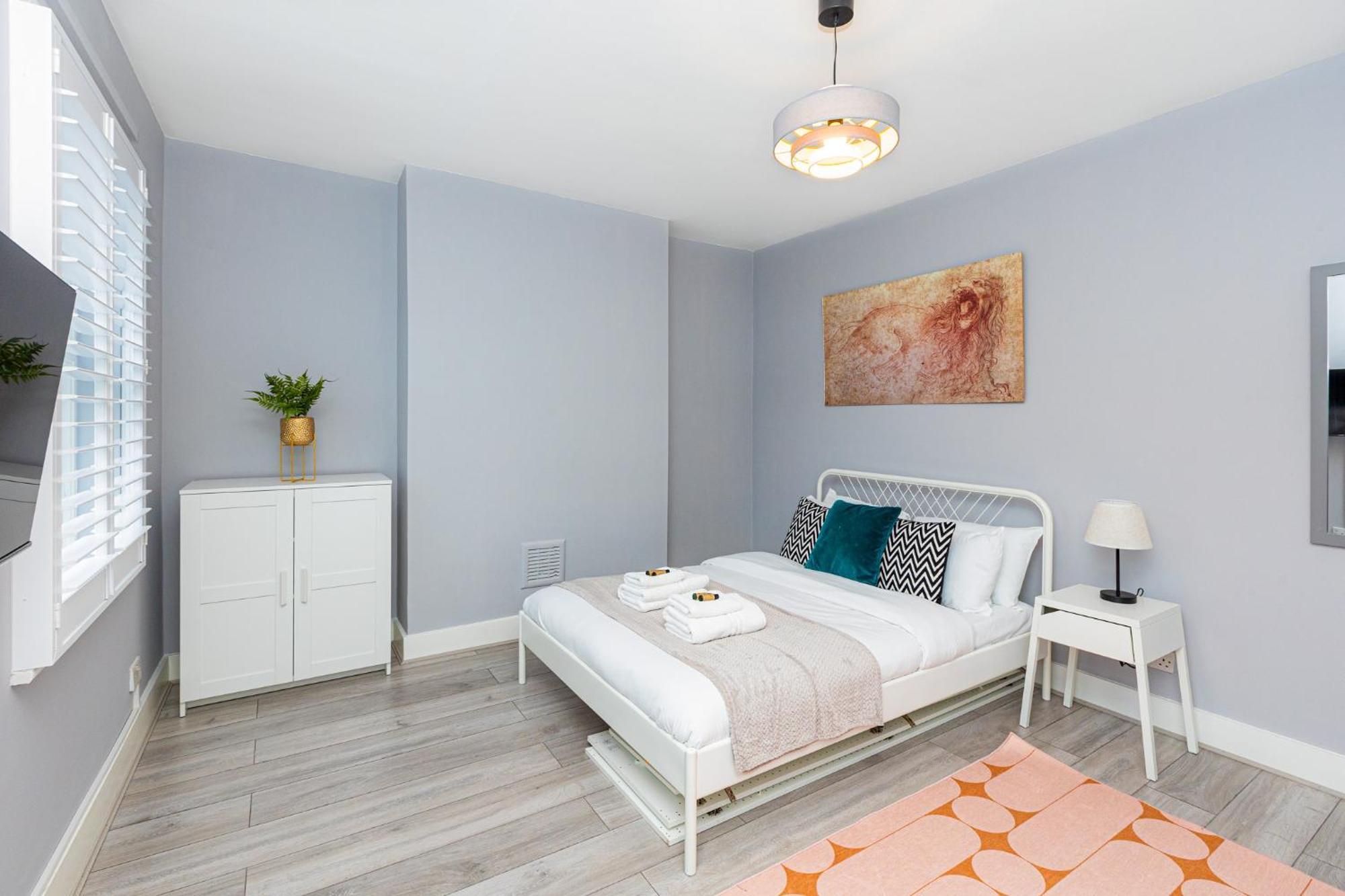 Renovated 3br Wgarden In Stratford, 1min To Train Holiday home