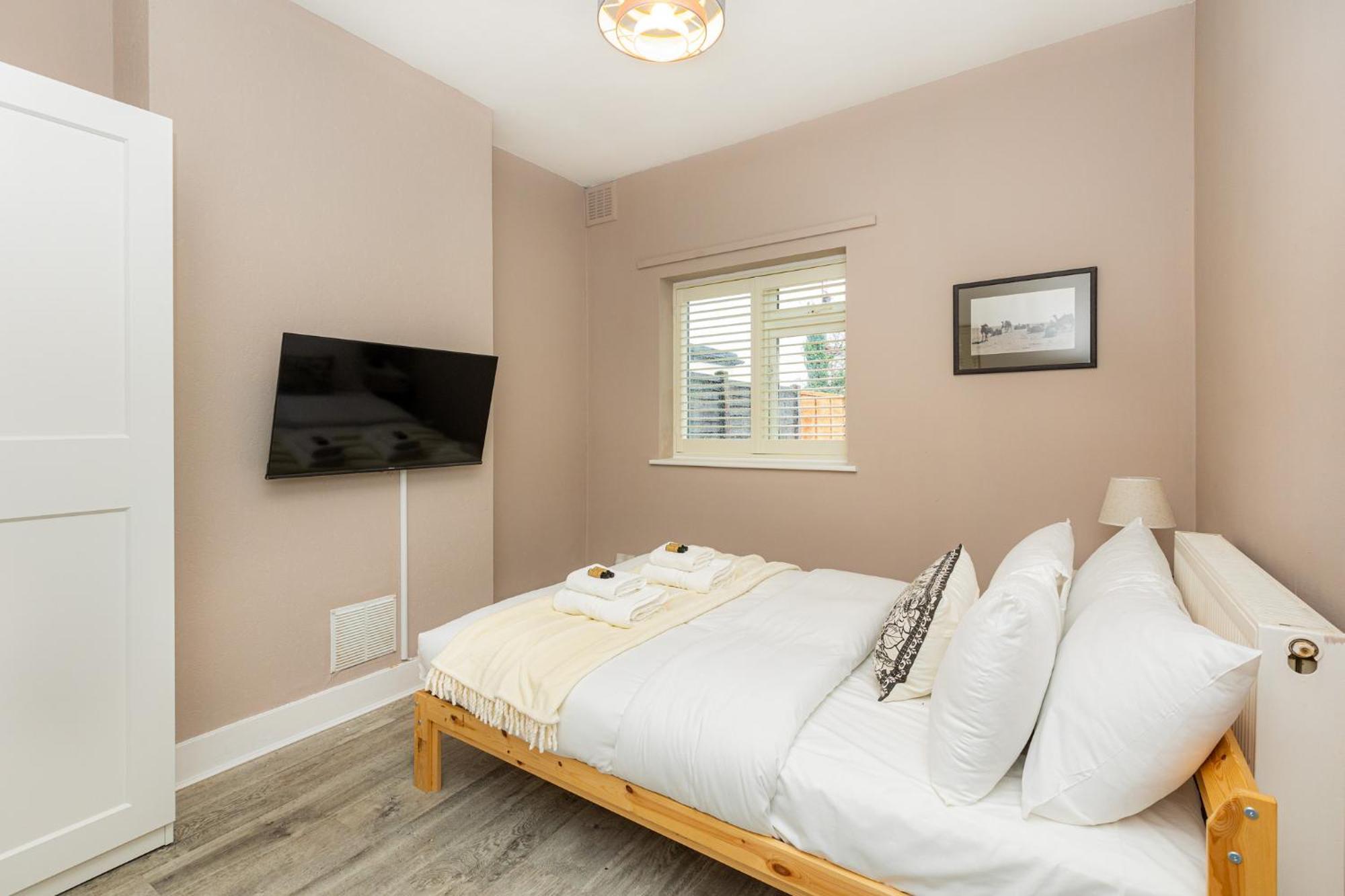 Renovated 3br Wgarden In Stratford, 1min To Train