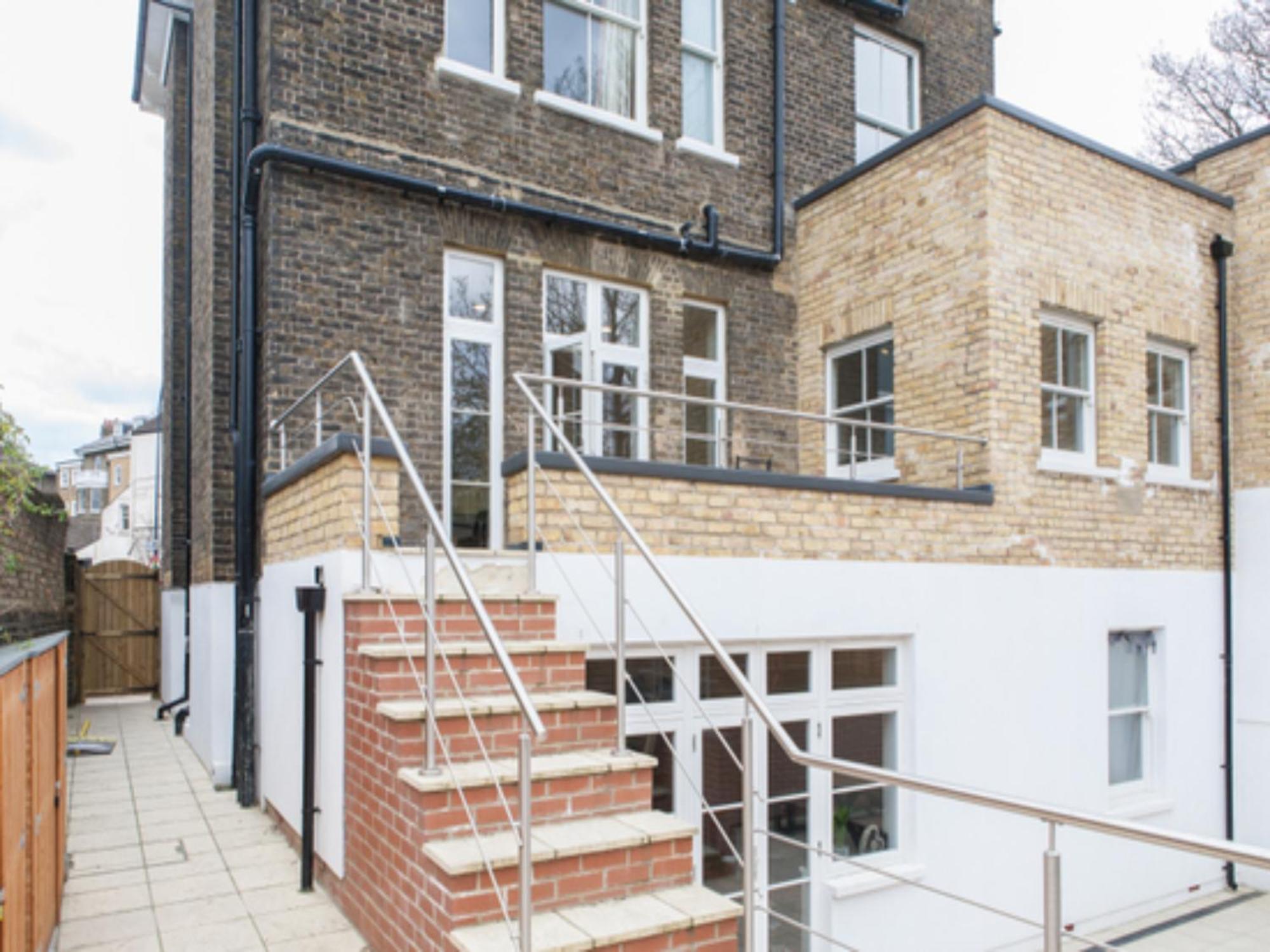 Pass The Keys - Spacious Flat With Private Sun Terrace In South East London