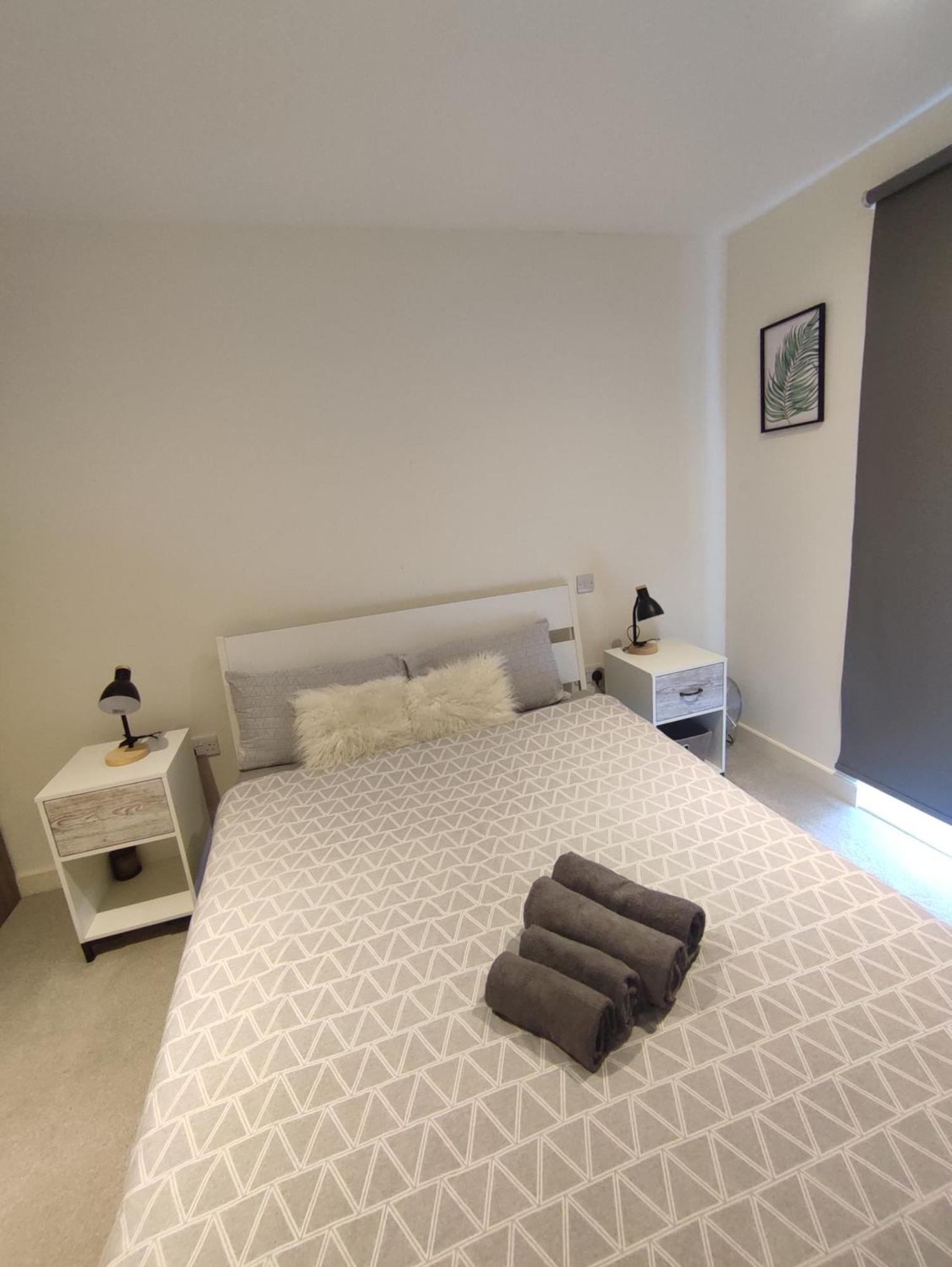 2 Bedroom 2 Bath 1 Ensuite In Roya Asenal Beautiful Views & Parking * London
