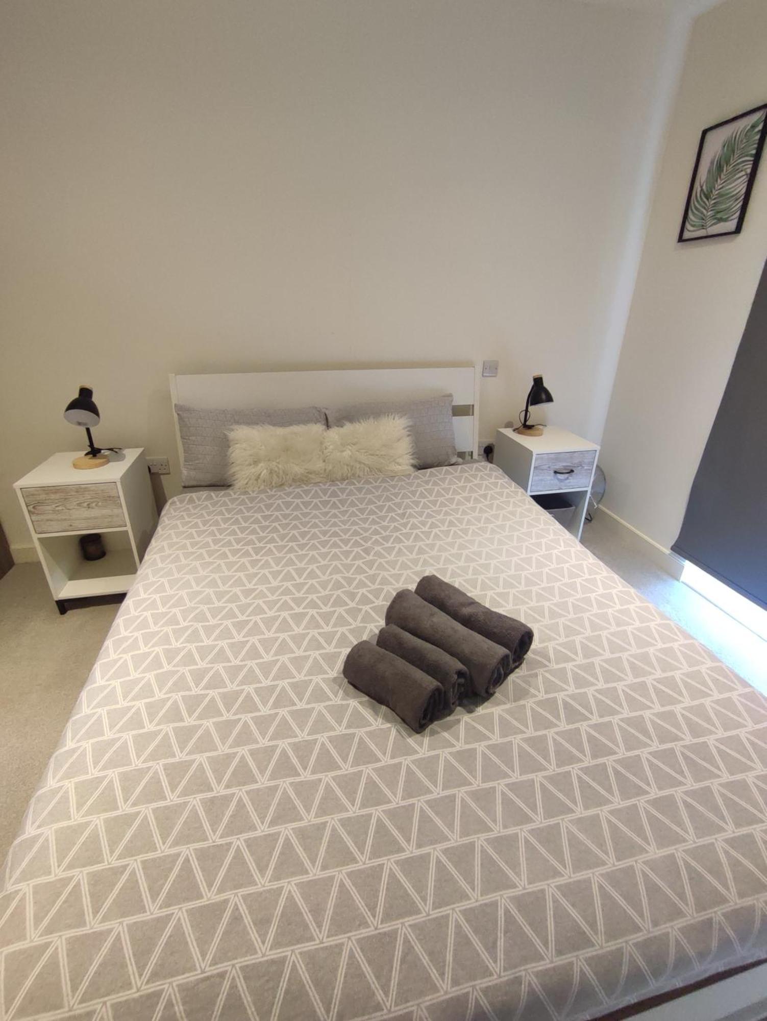 2 Bedroom 2 Bath 1 Ensuite In Roya Asenal Beautiful Views & Parking London