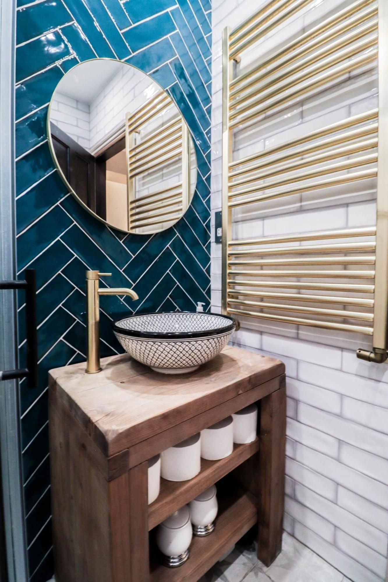 Feriehus Chic 3-bedroom Family Retreat In Stratford, Fast Internet And Near Shops London