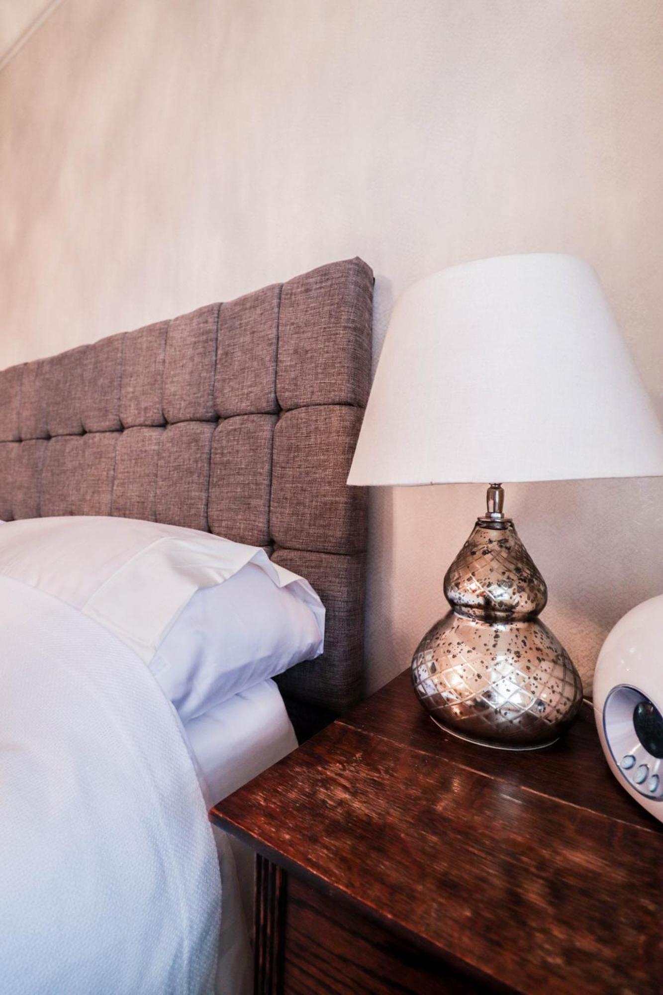 Chic 3-bedroom Family Retreat In Stratford, Fast Internet And Near Shops Feriehus London