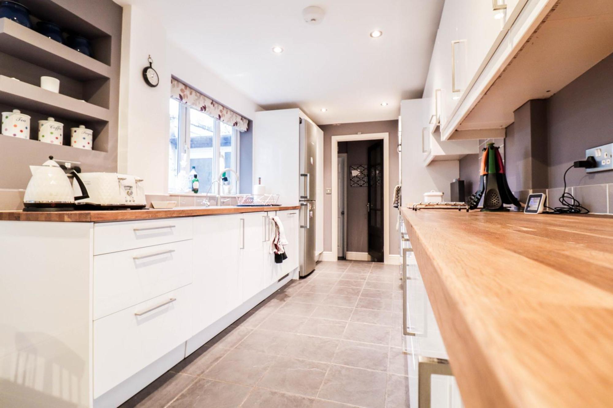 Chic 3-bedroom Family Retreat In Stratford, Fast Internet And Near Shops Feriehus *