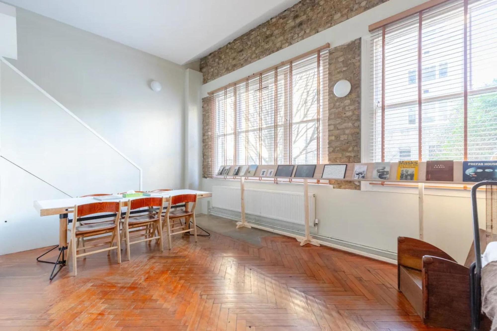 Tastefully Curated Mezzanine Flat Hackney! London
