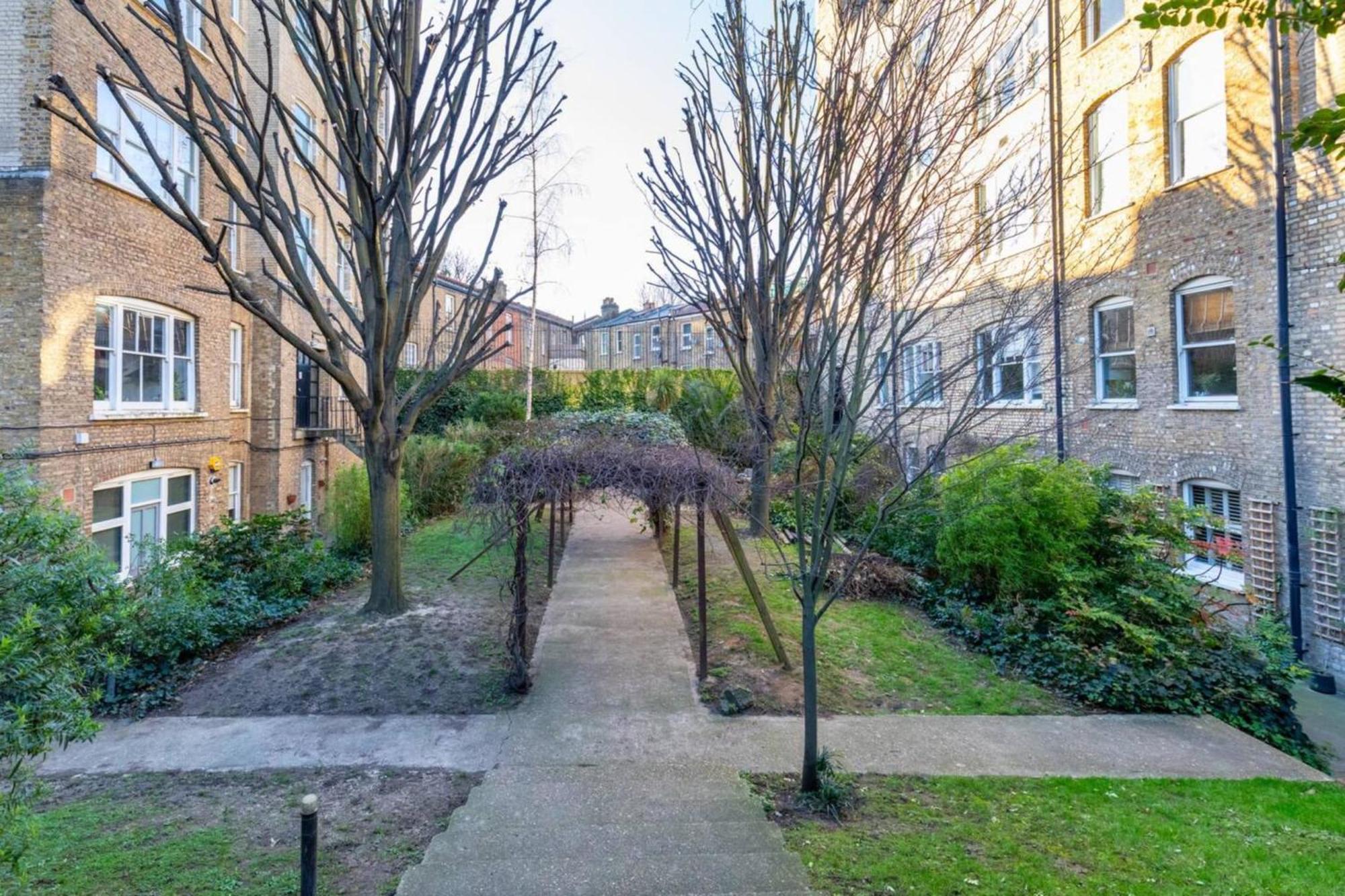 Tastefully Curated Mezzanine Flat Hackney! Apartment London