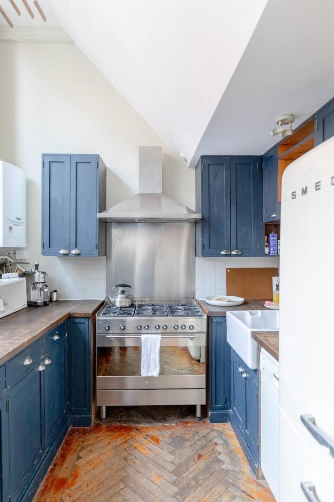 Tastefully Curated Mezzanine Flat Hackney! Apartment London