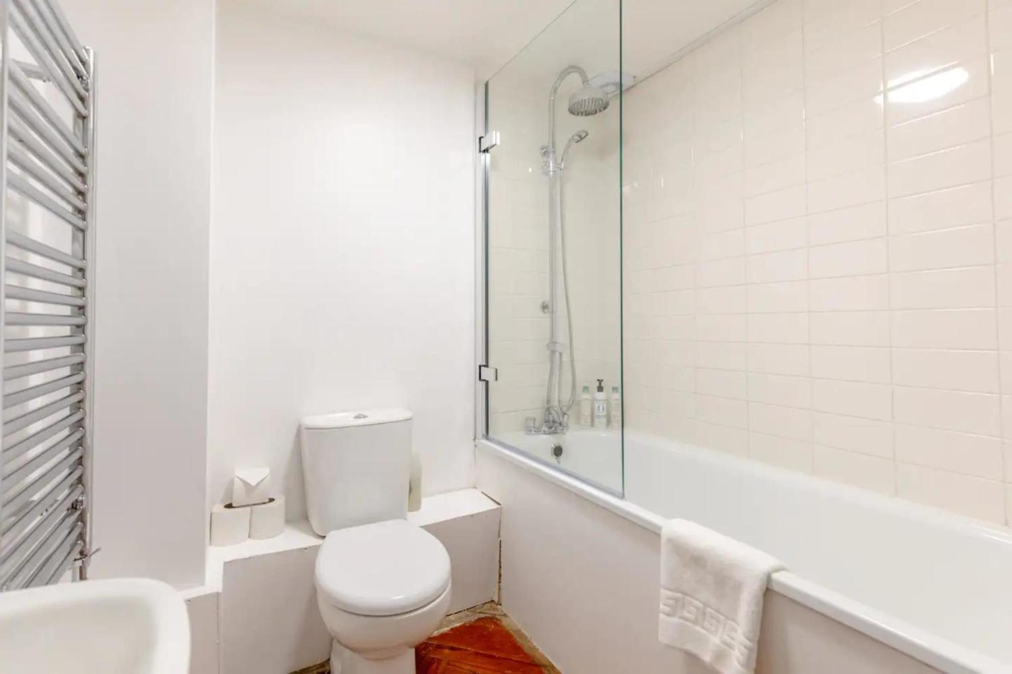 Tastefully Curated Mezzanine Flat Hackney! Apartment London