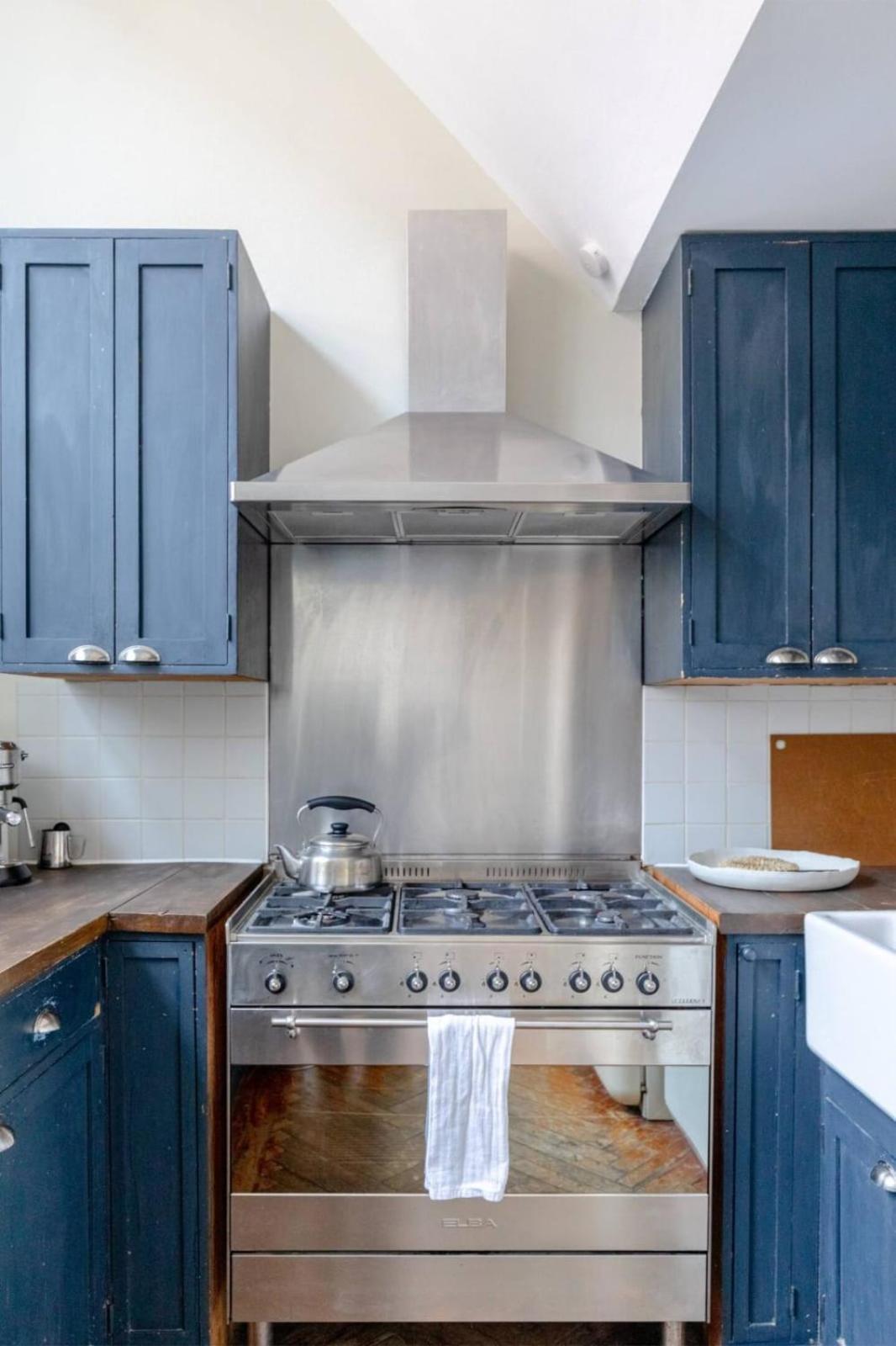 Tastefully Curated Mezzanine Flat Hackney! * London