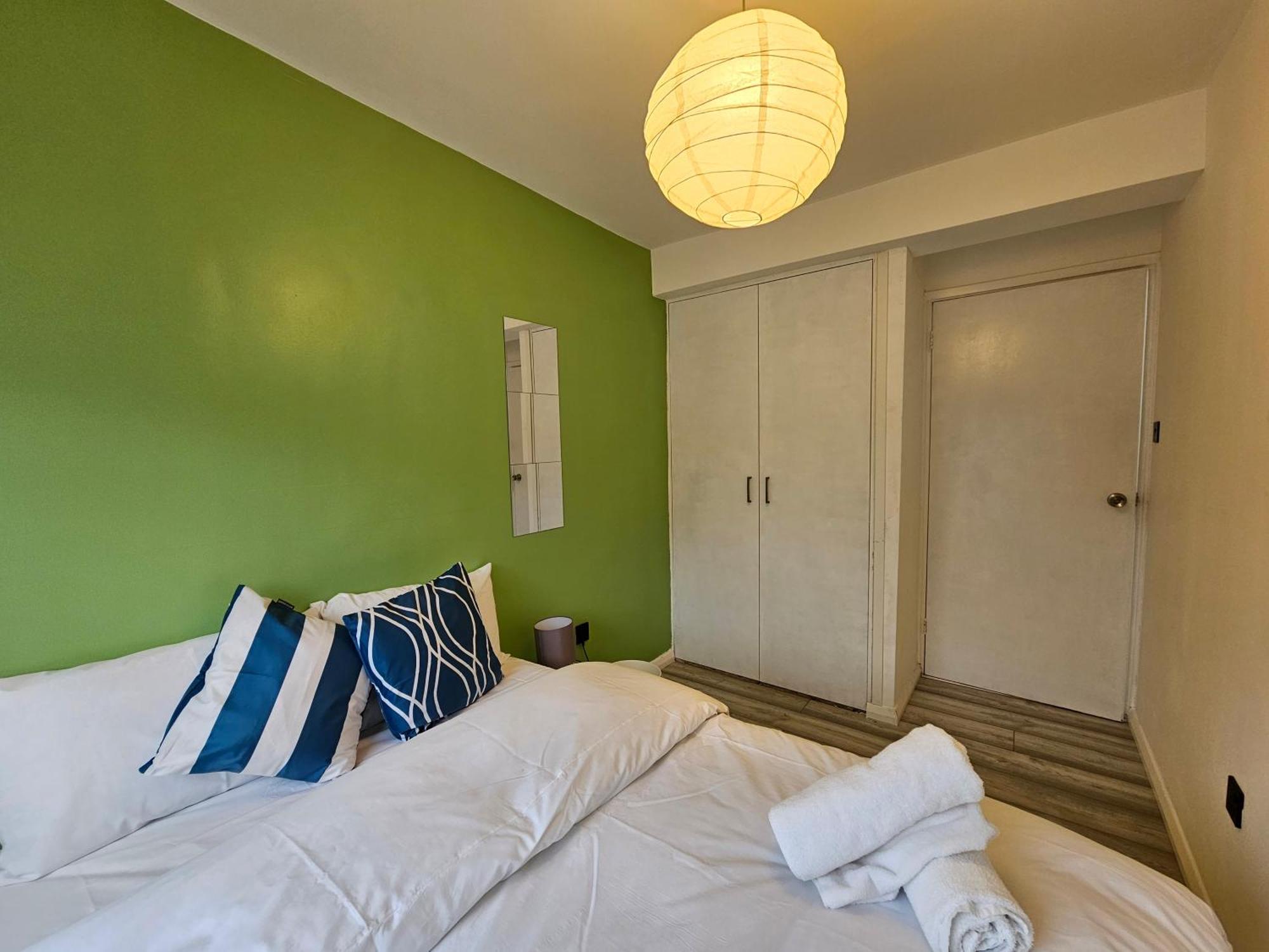 Mile End Guest house *