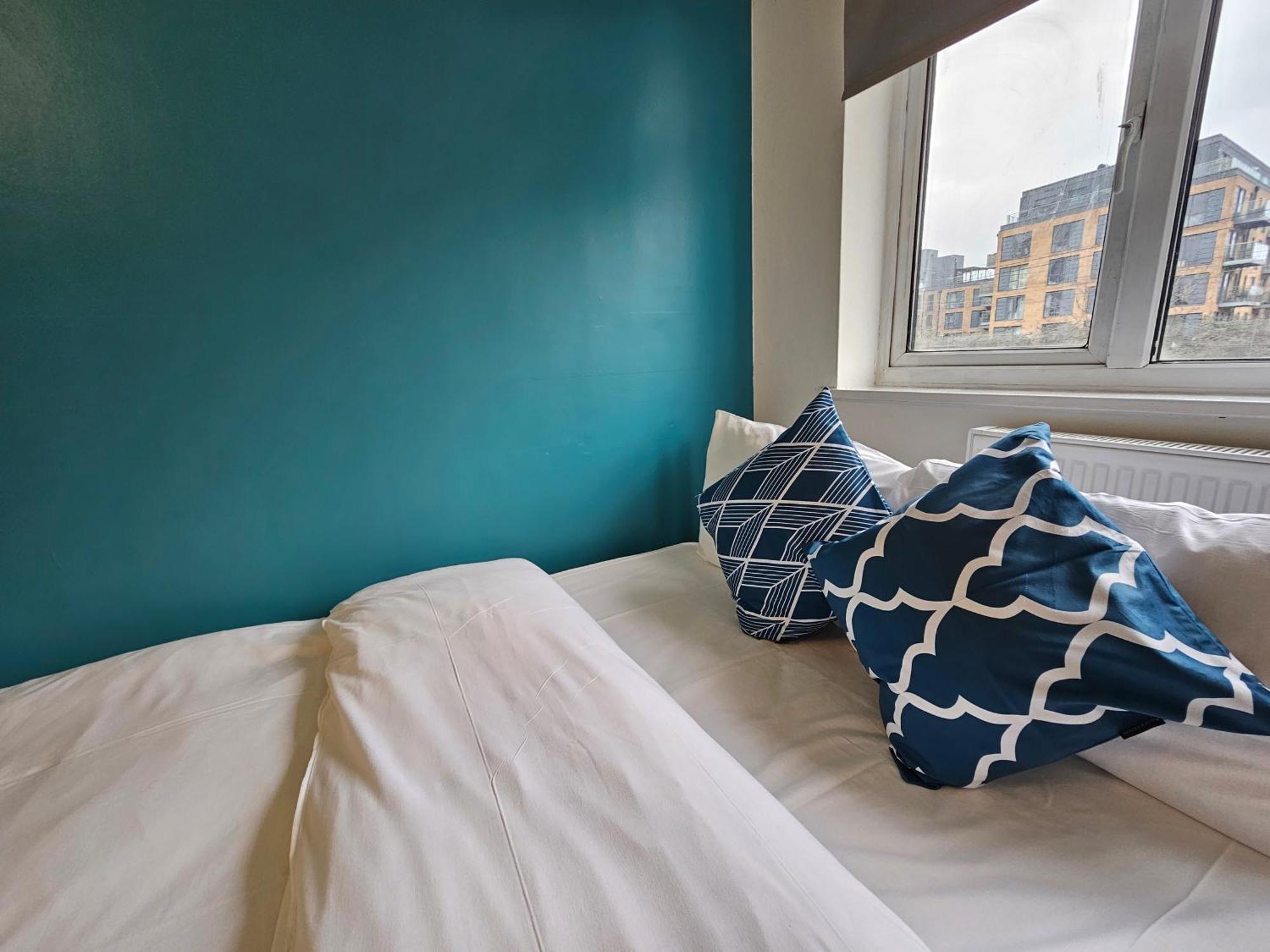Guest house Mile End