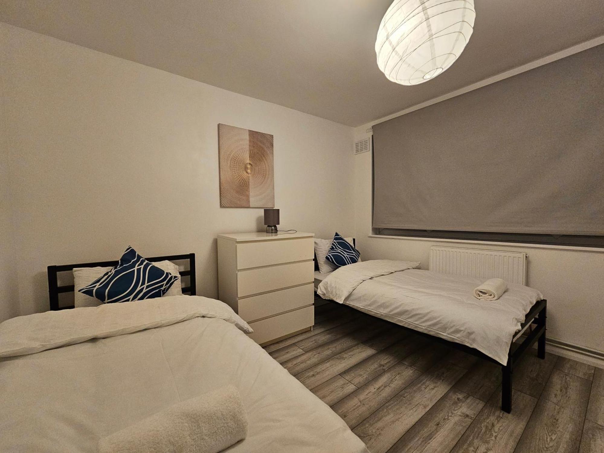 Guest house Mile End London