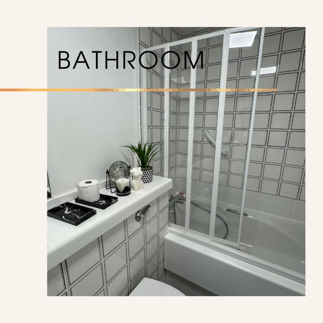 Perfect In The Centre With View Apartment *