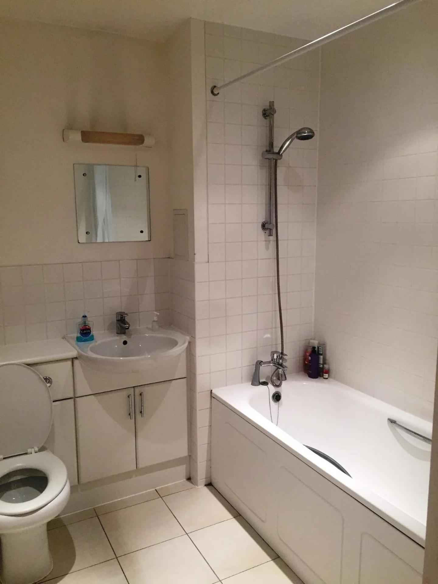 1 Or 2 Ppl Near Excel, O2, Canary Wharf - *
