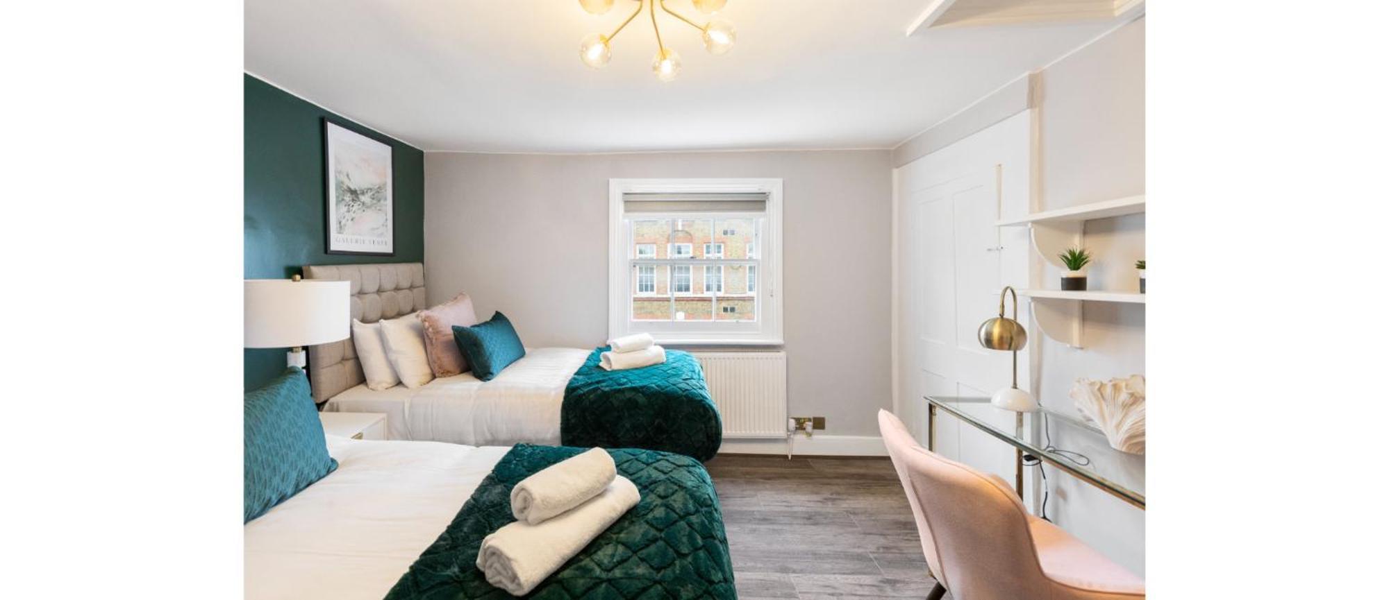 Serenity In The City: 5br In Whitechapel Apartment London