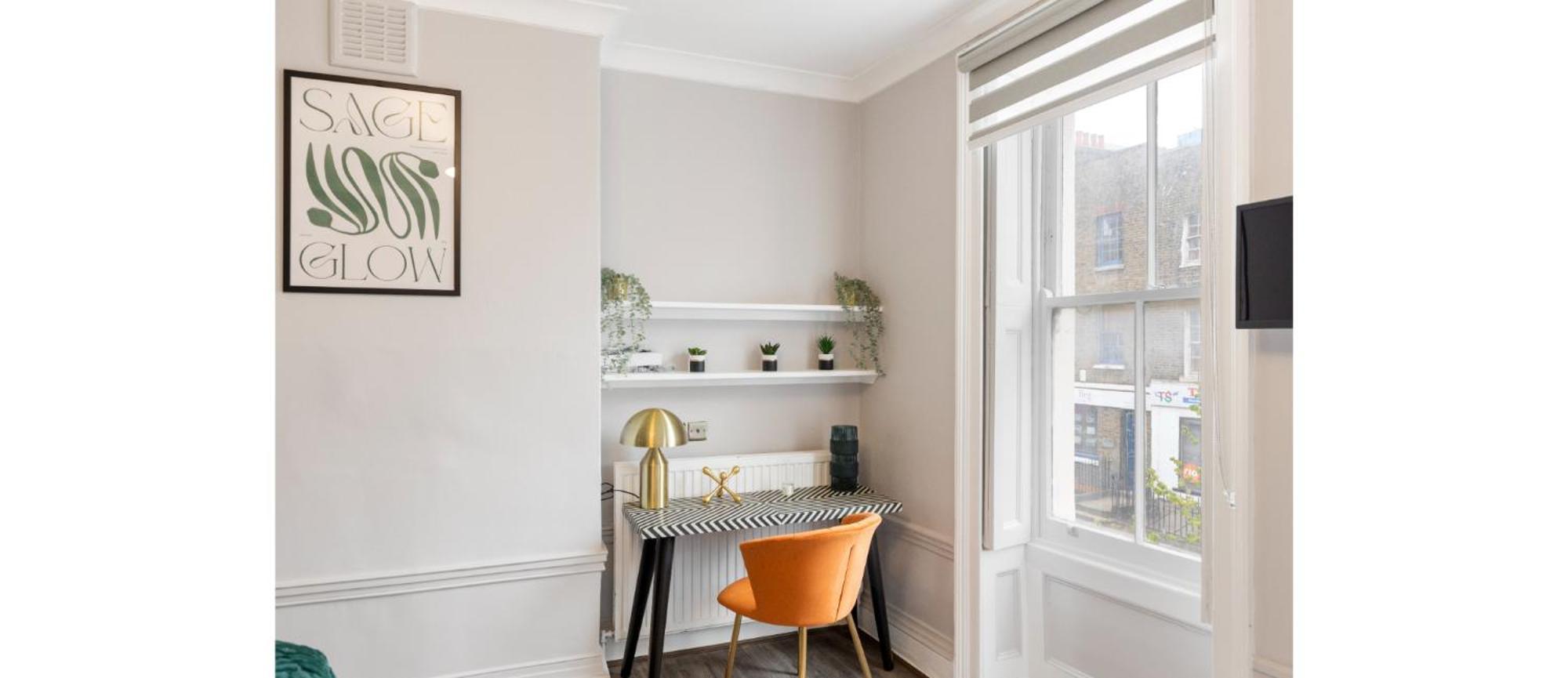 Serenity In The City: 5br In Whitechapel Apartment London