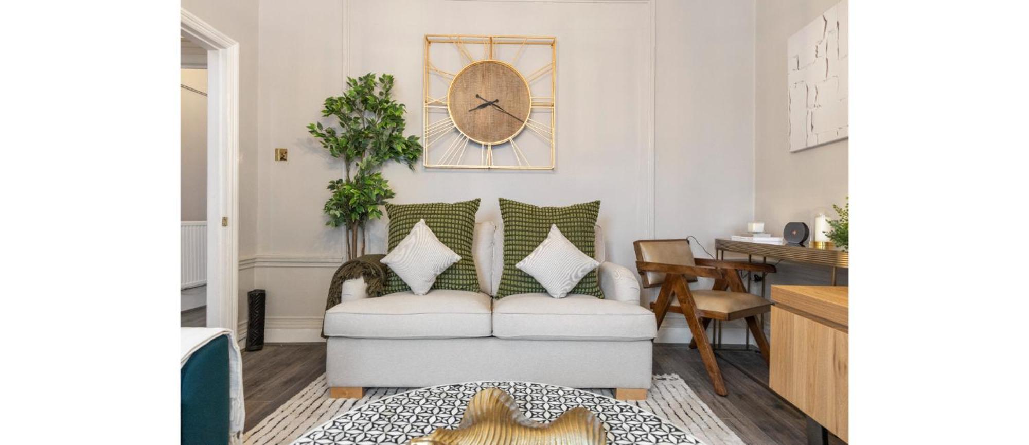 Serenity In The City: 5br In Whitechapel Apartment