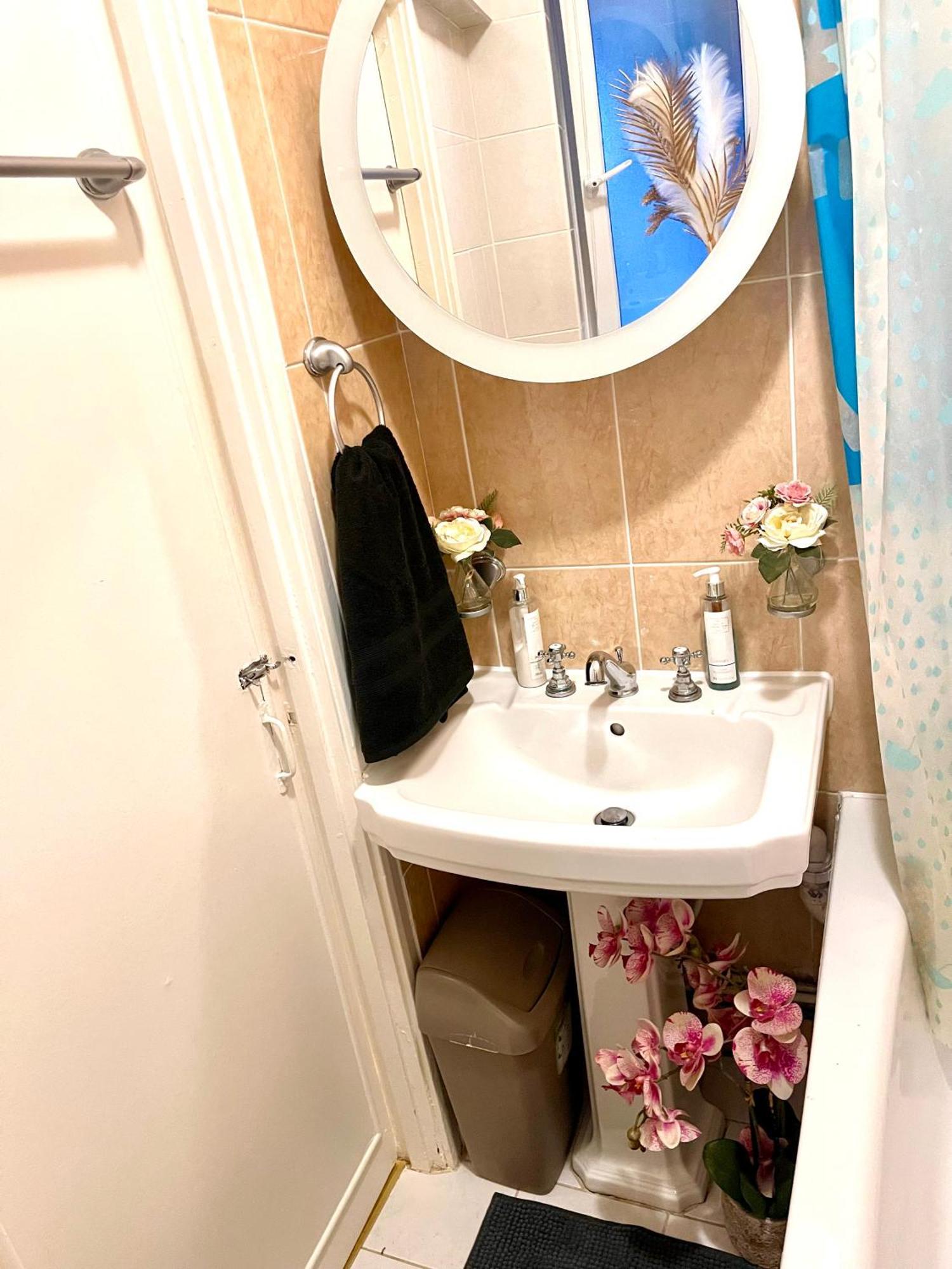 2 Bed Flat Near To Bridge * Londen