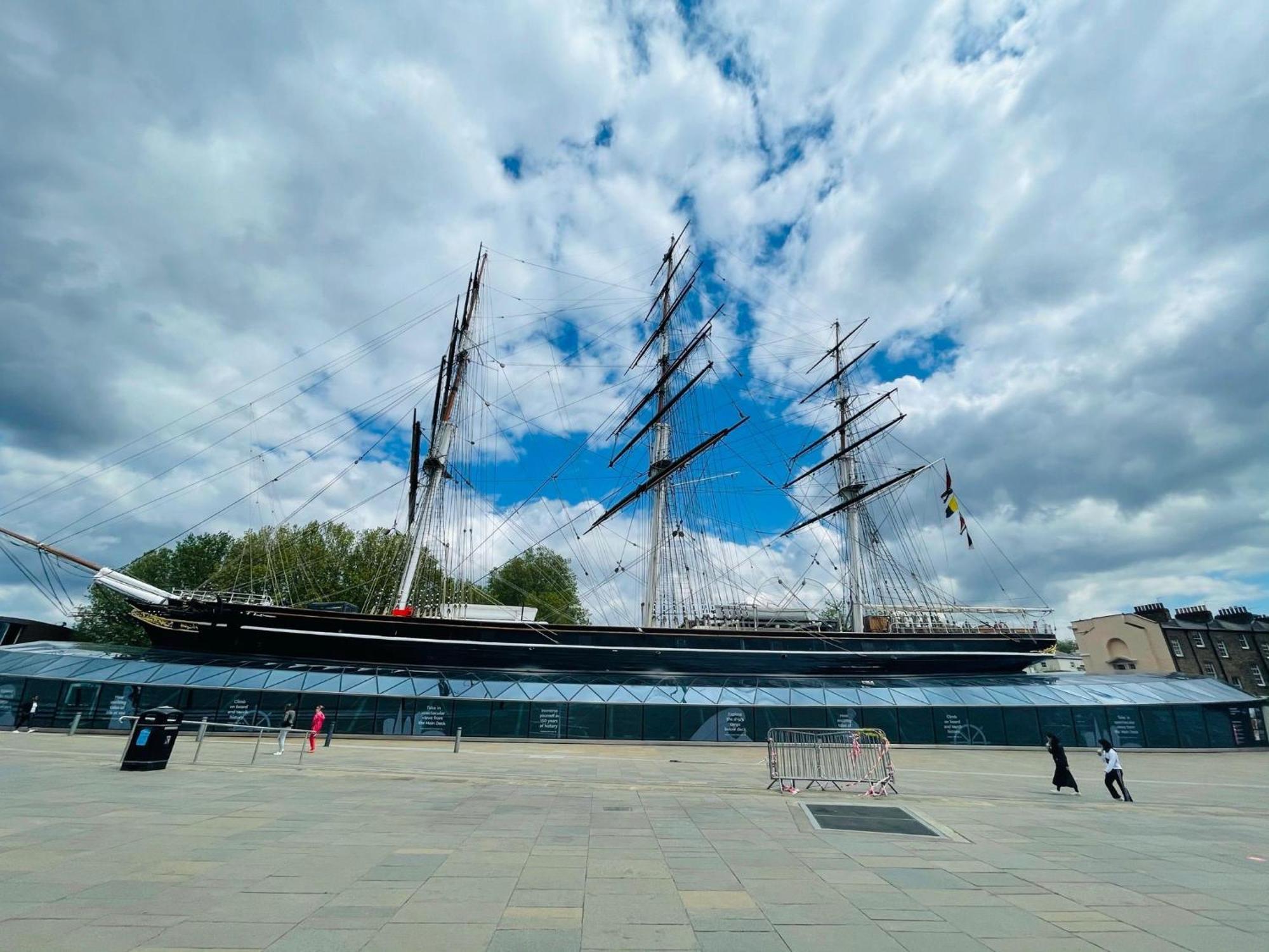Greenwich With A River View & Balcony Near The 02 Arena & North Greenwich With Free Wifi & Fast Links Into Apartment London