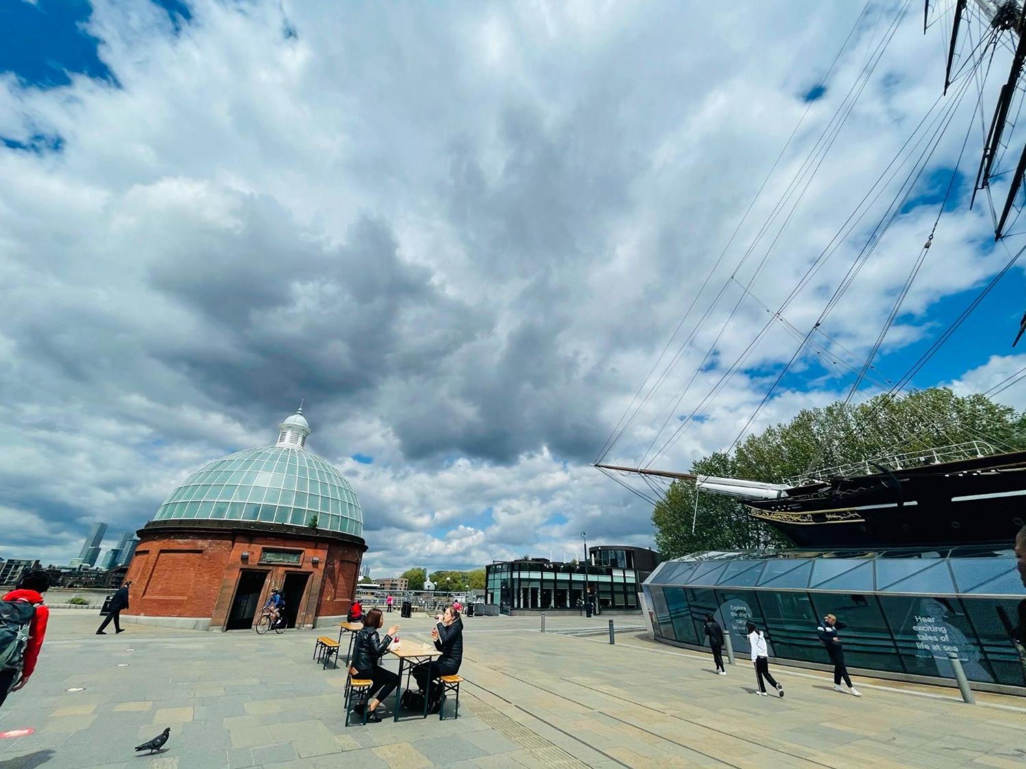 Apartment Greenwich With A River View & Balcony Near The 02 Arena & North Greenwich With Free Wifi & Fast Links Into *