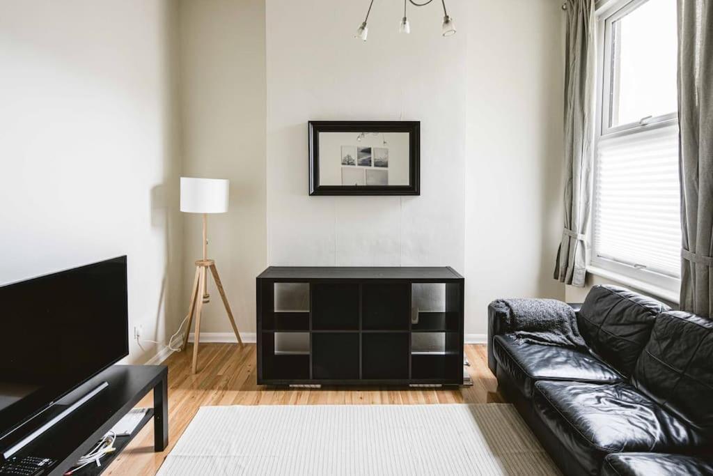 Super Stylish 1bd Flat With Garden In Leytonstone London
