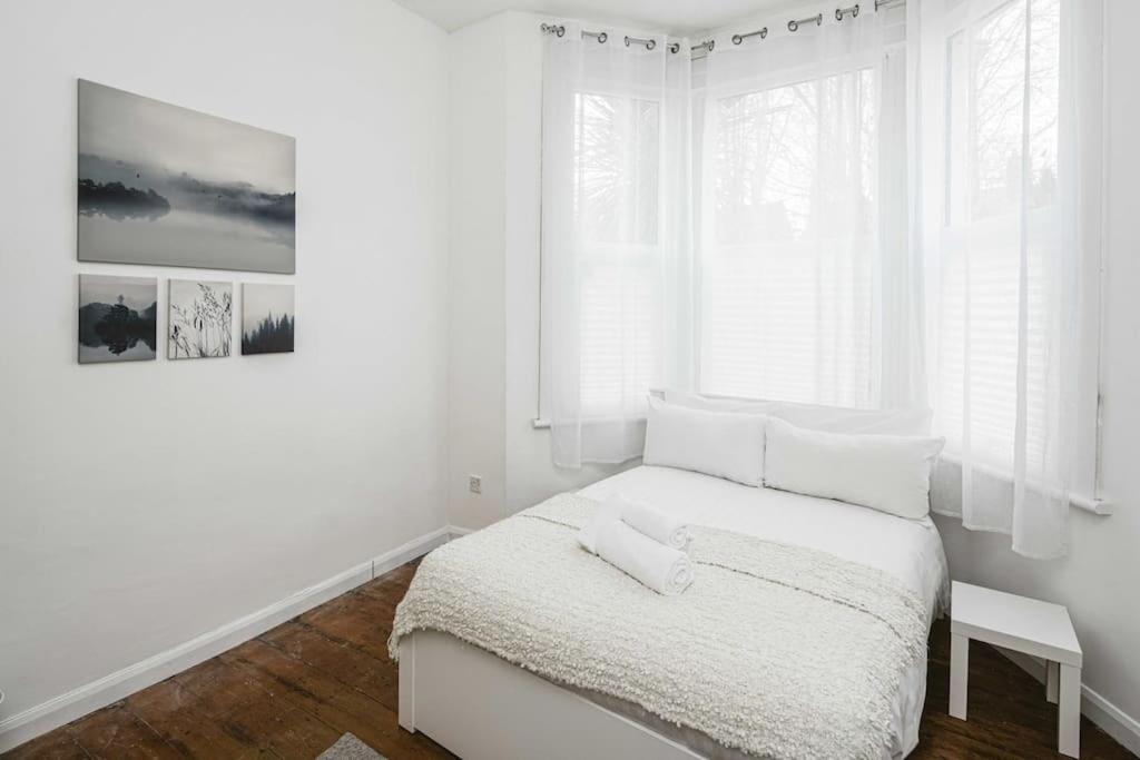 Super Stylish 1bd Flat With Garden In Leytonstone London