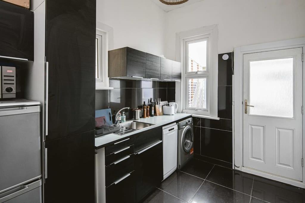 Super Stylish 1bd Flat With Garden In Leytonstone * London