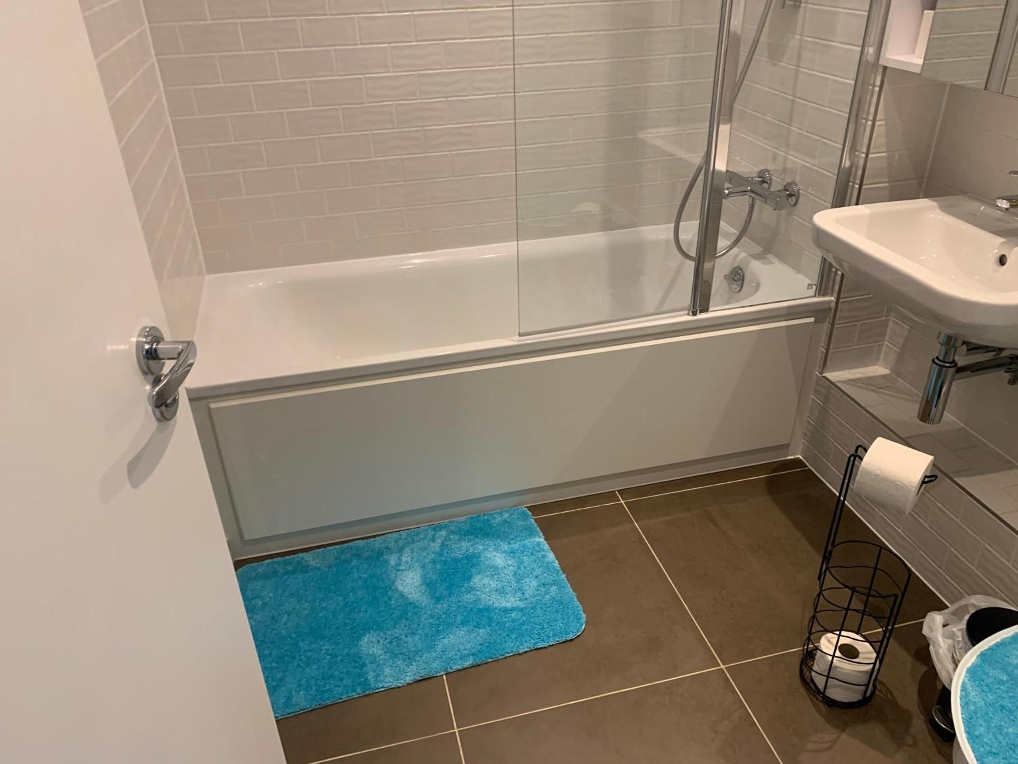 2 Bedroom 2 Bath 1 Ensuite In Roya Asenal Beautiful Views & Parking *