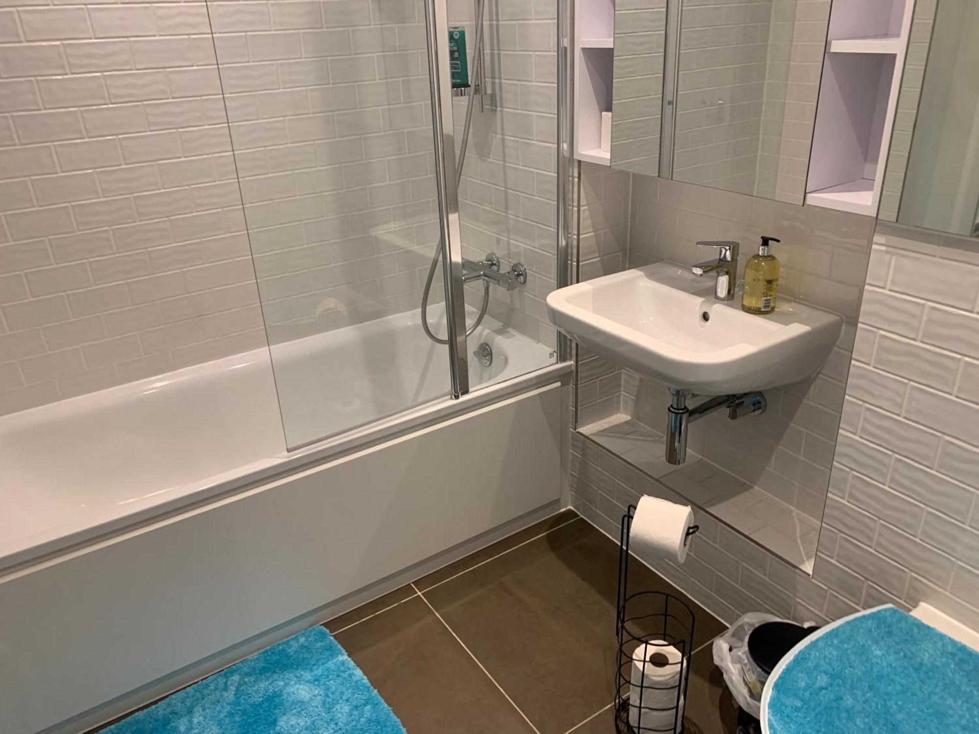 2 Bedroom 2 Bath 1 Ensuite In Roya Asenal Beautiful Views & Parking *