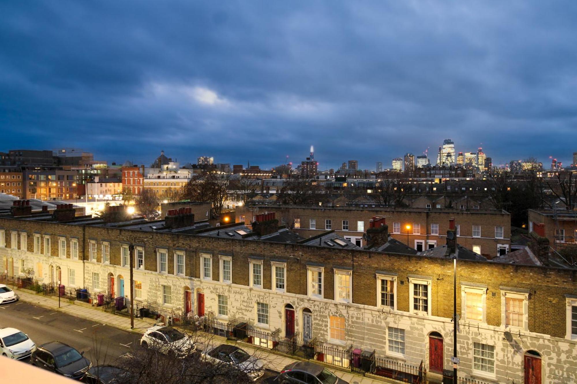 2 Bedrooms Close To Limehouse Station Apartment London