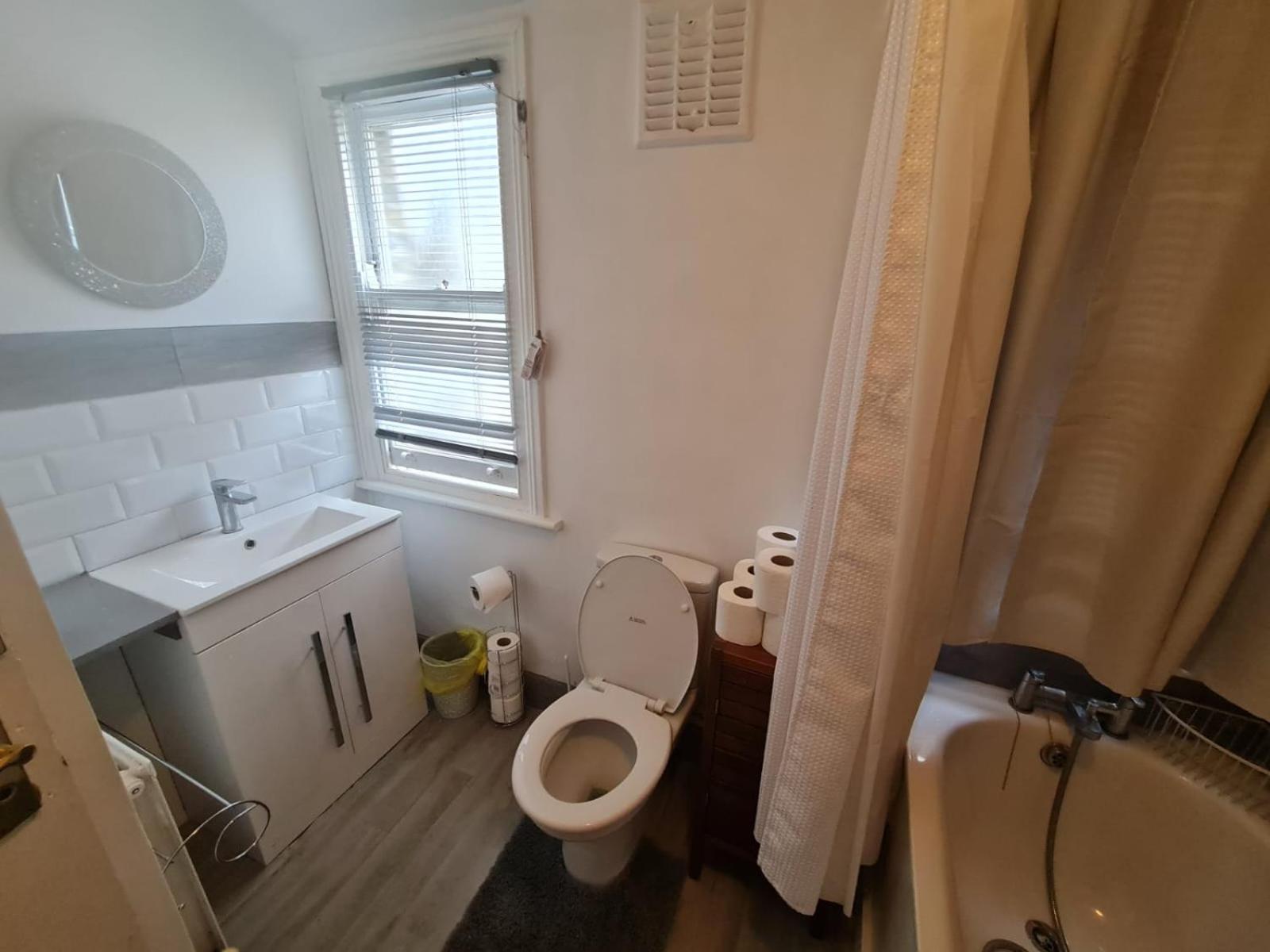 Three Bedroom House Londres