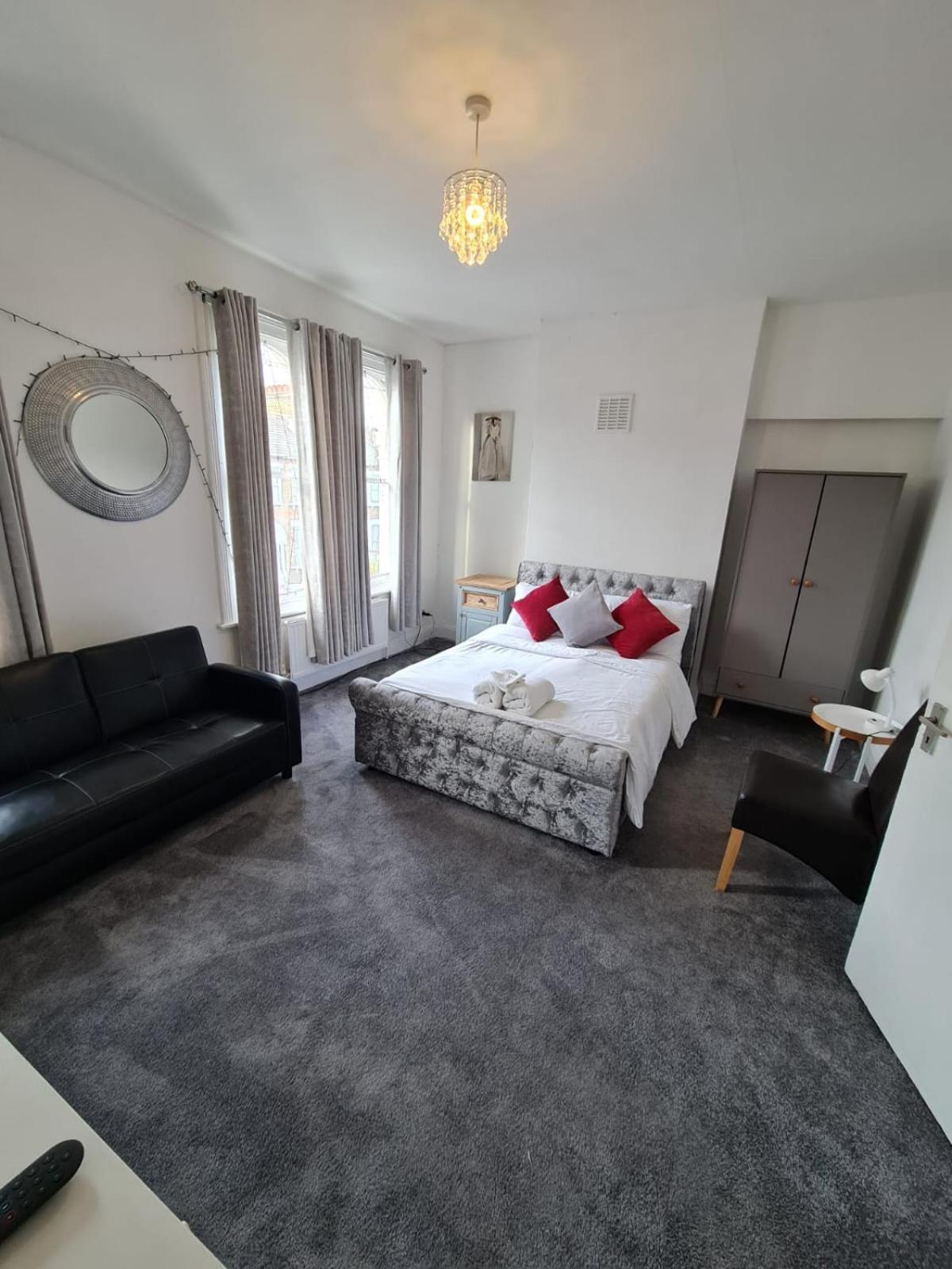 Three Bedroom House Londres