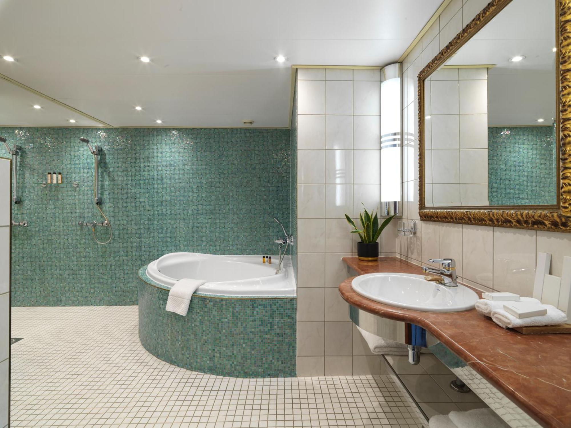 Sunborn Yacht 4* London