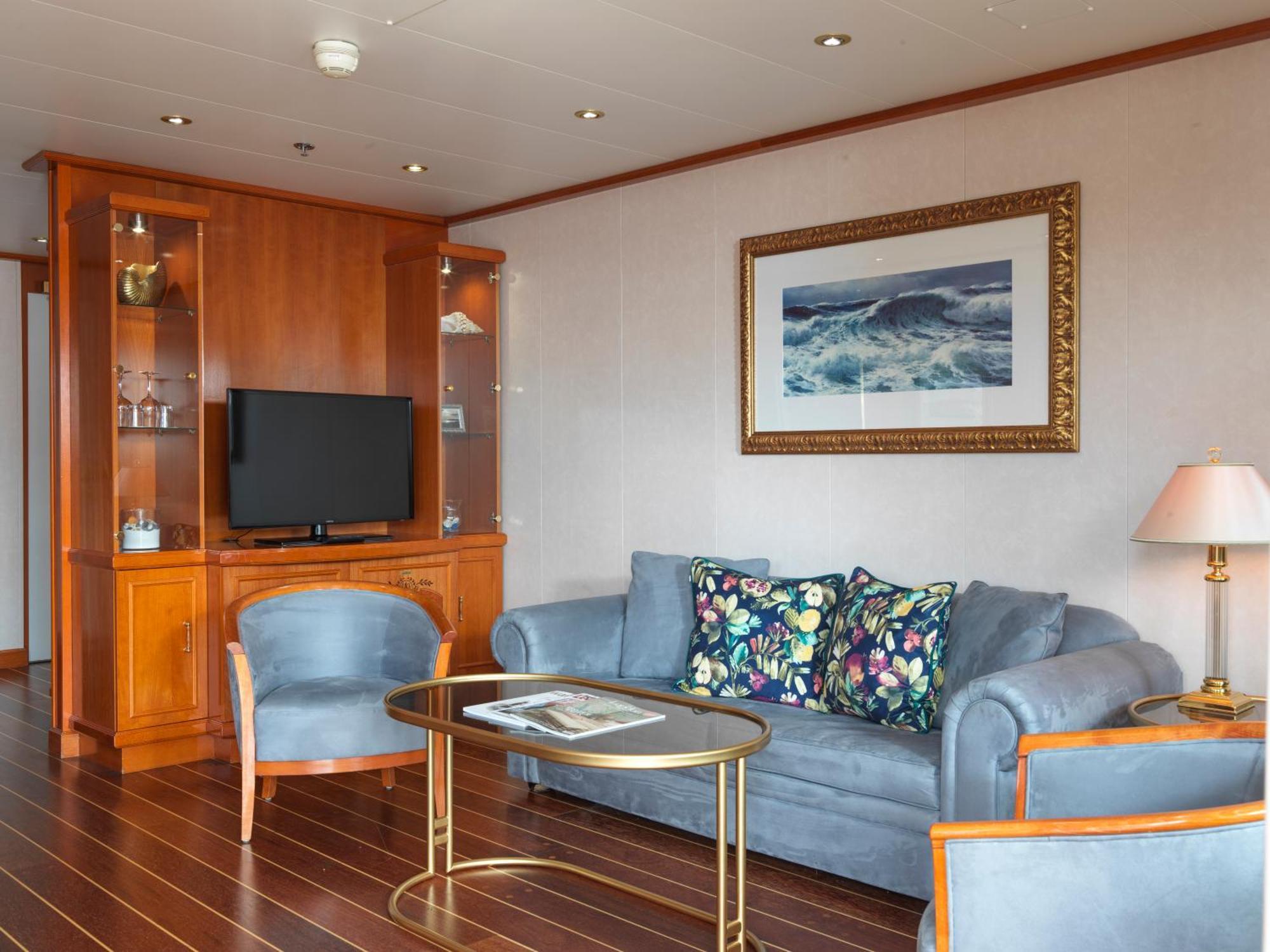 Sunborn Yacht Hotel London