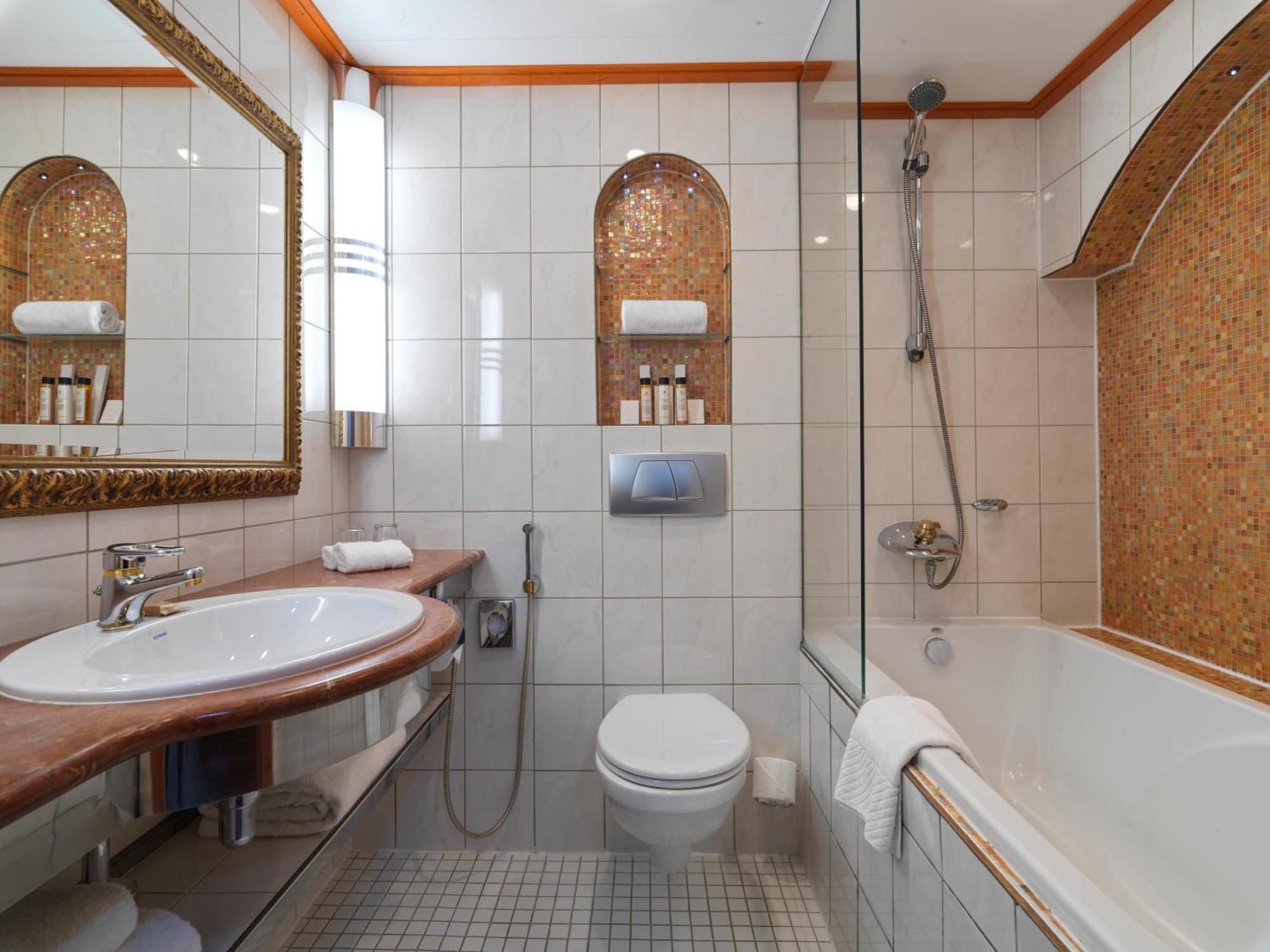 Hotel Sunborn Yacht 4*