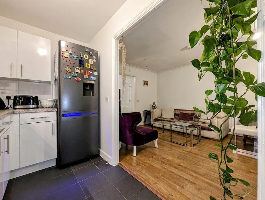 Leilighet Large, Plant Filled Flat With Balcony