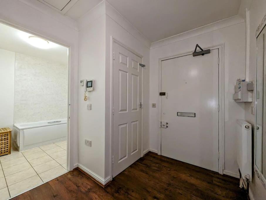 Leilighet Large, Plant Filled Flat With Balcony London