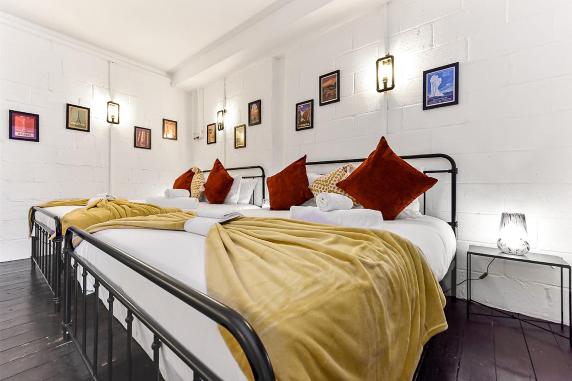 Trendy And Eccentric Flat In Hackney Apartment