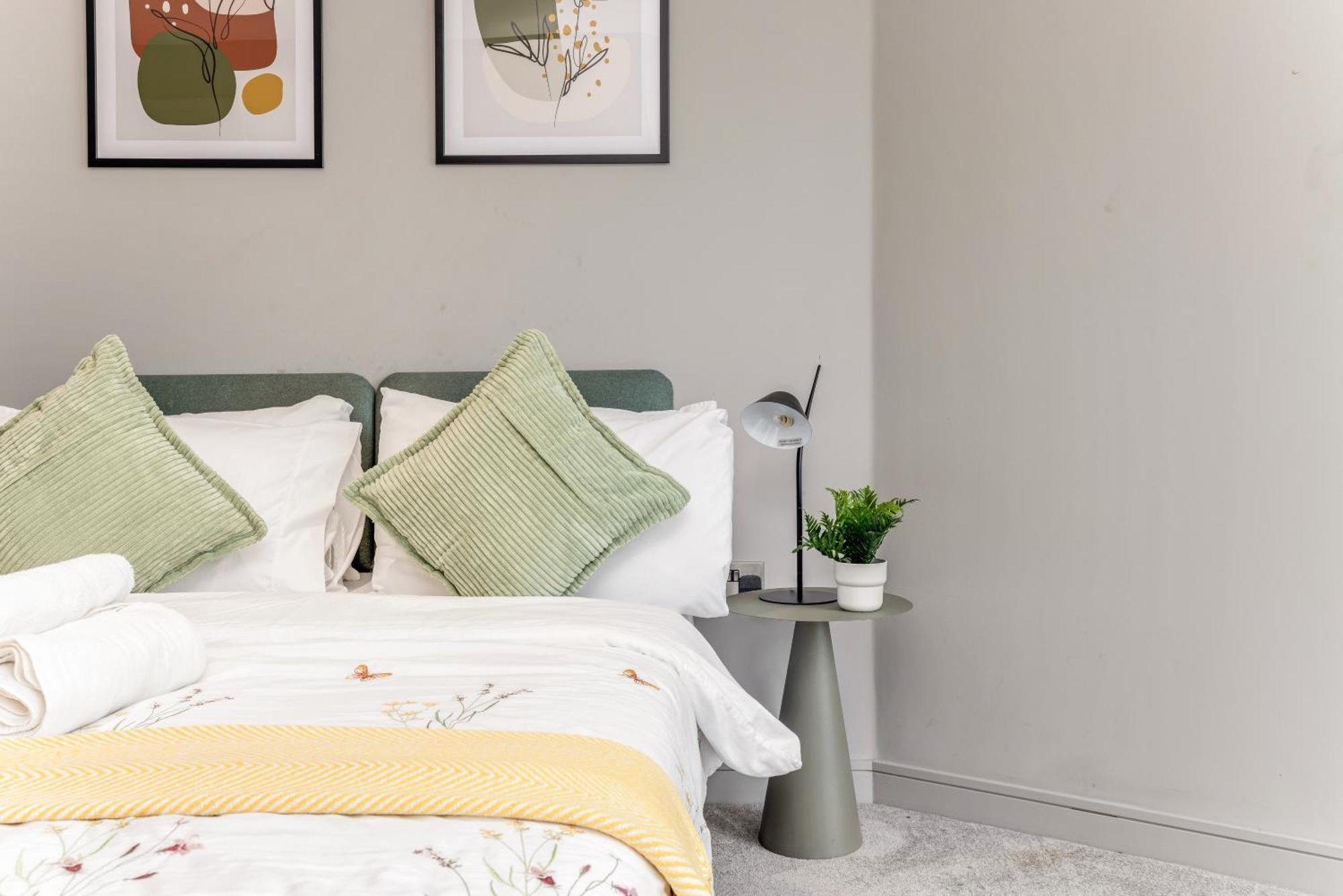 Shyroyale Apartment London