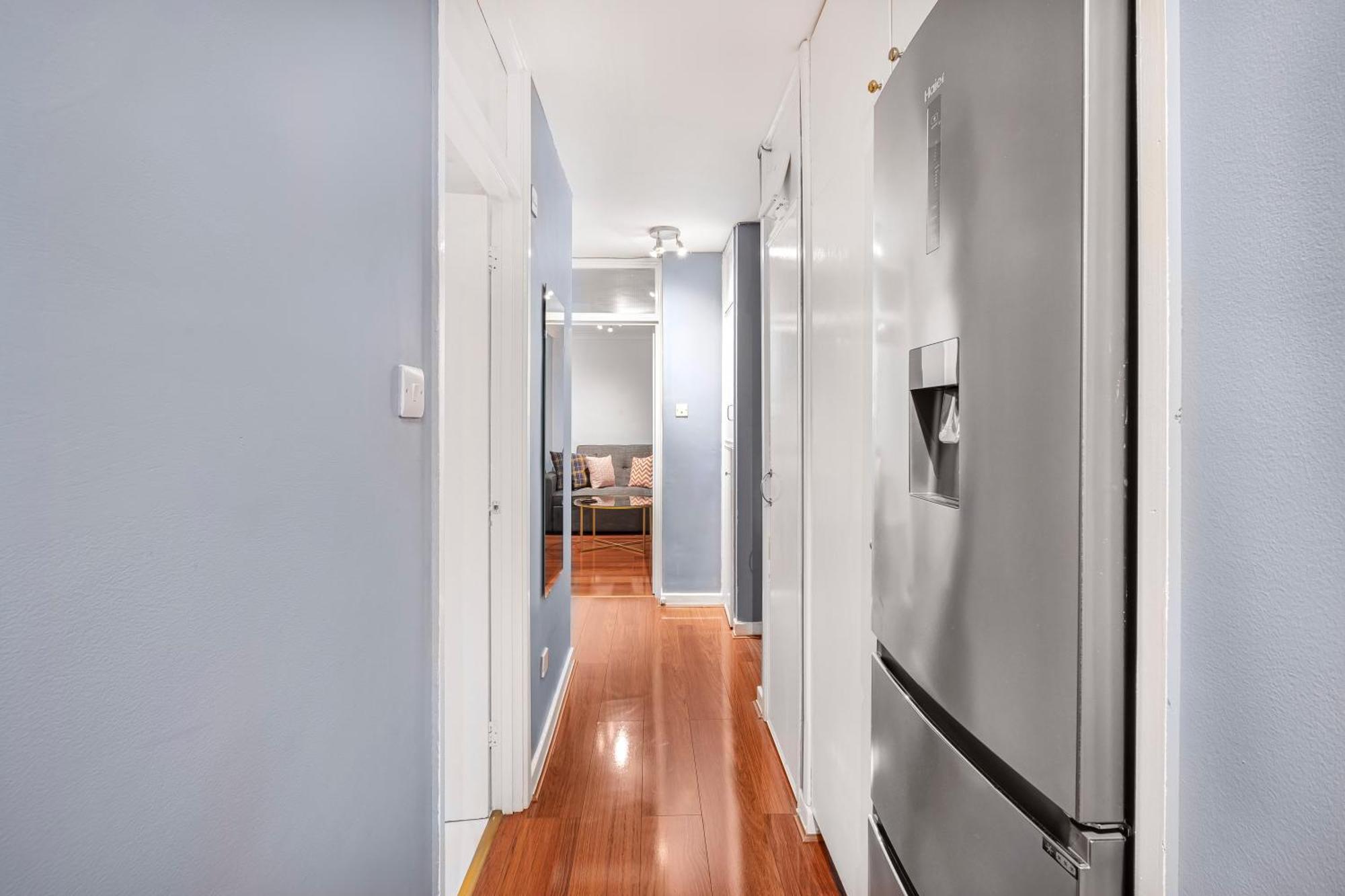 Apartment Riverside 3br With Easy Transport 20mins To Centre