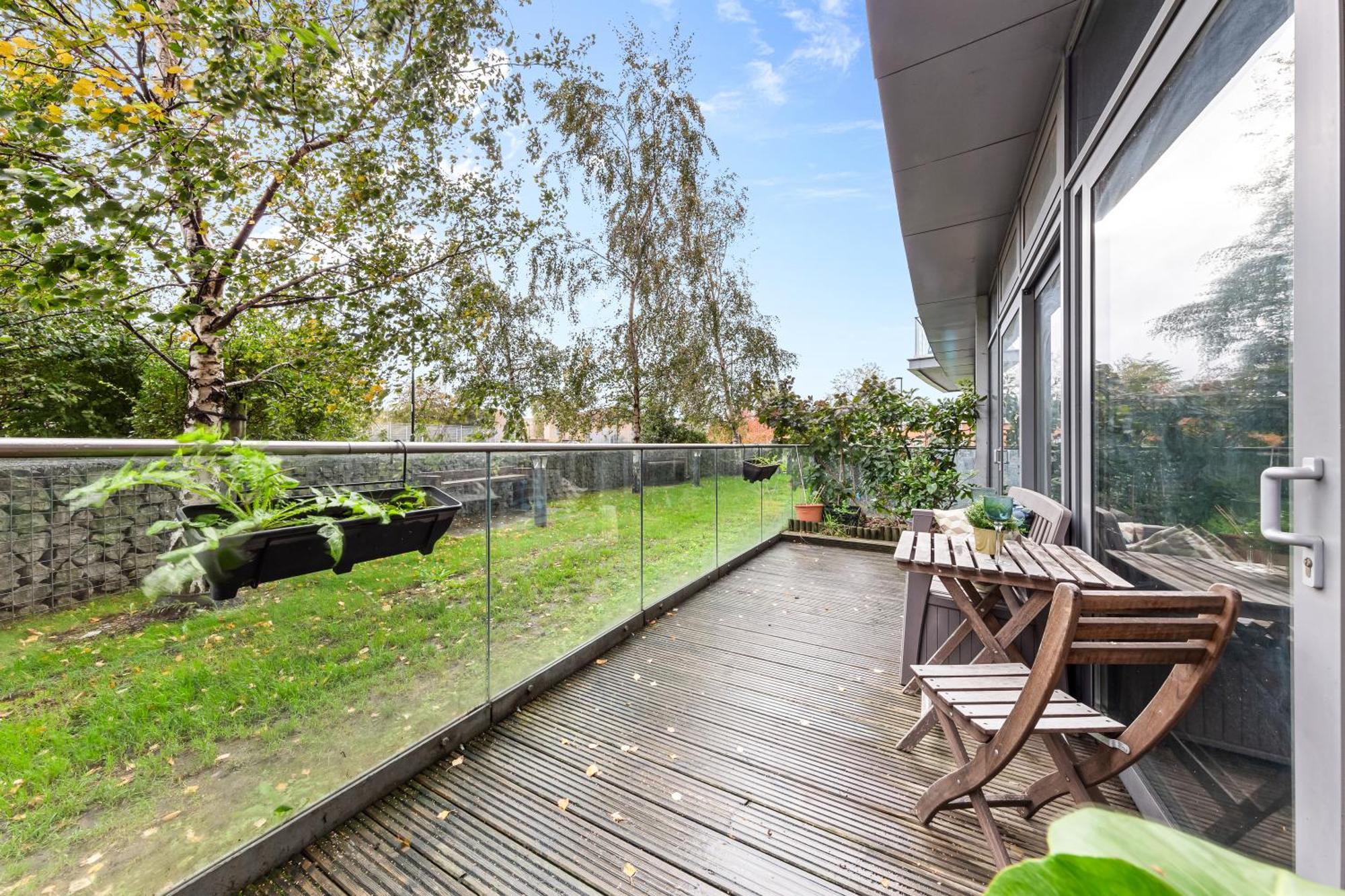 Trendy 2 Bed Flat In Greenwich With Car Parking *