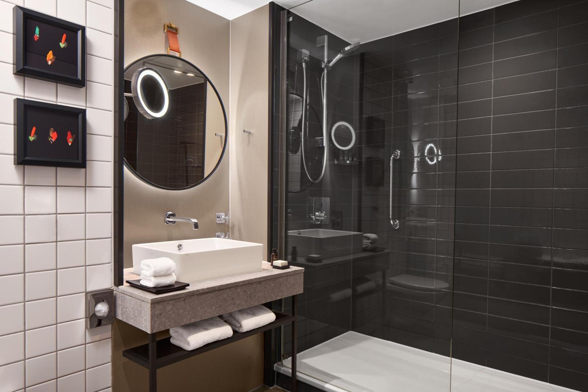 The Trafalgar St. James, Curio Collection By Hilton Hotel London